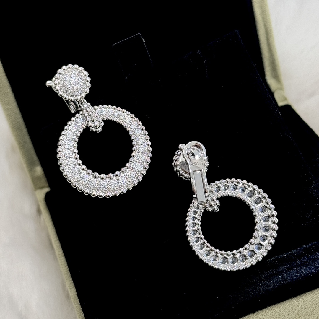Van Cleef & Arpels Earrings - FashionPlug