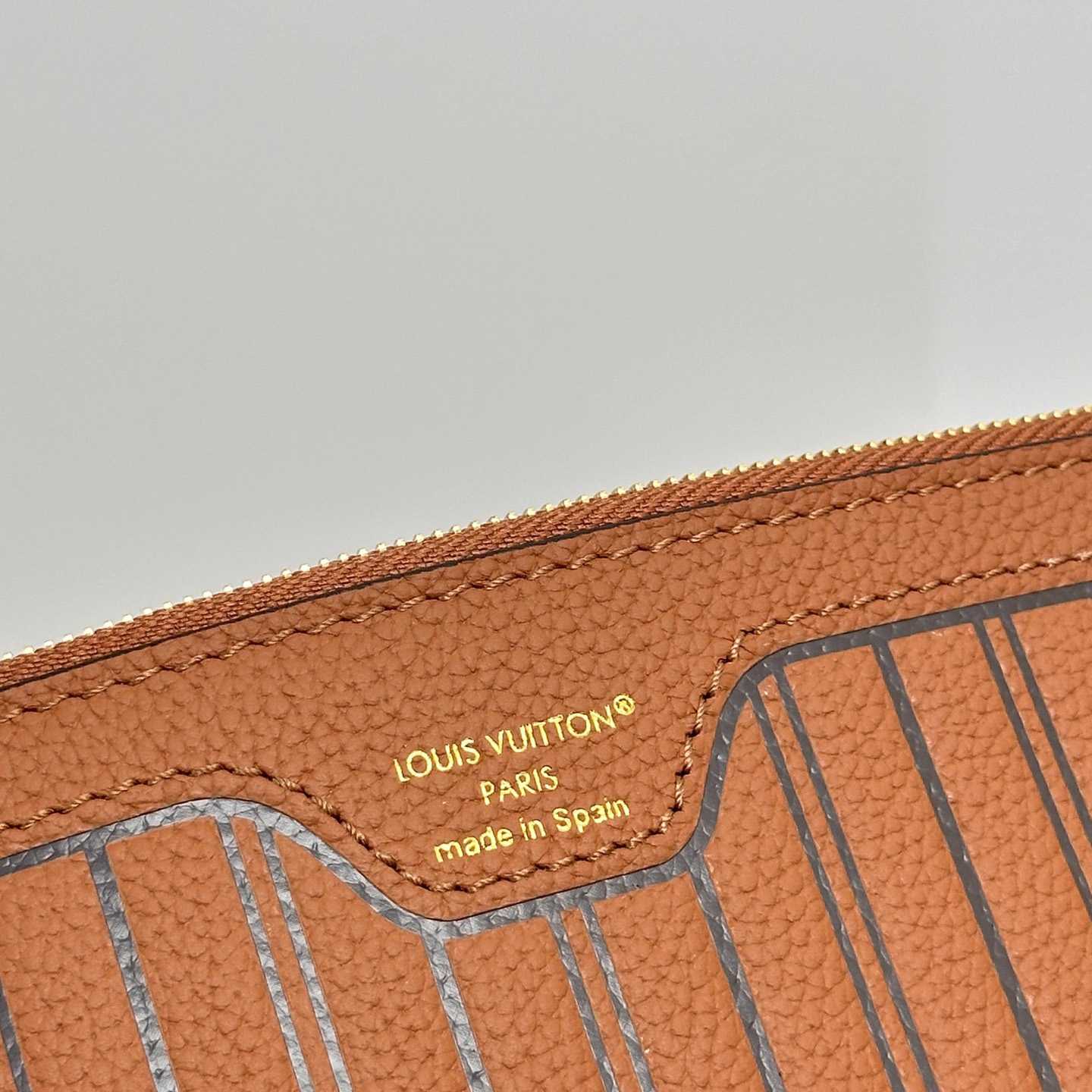 Louis Vuitton Neverfull Inside Out MM   M12061 - FashionPlug