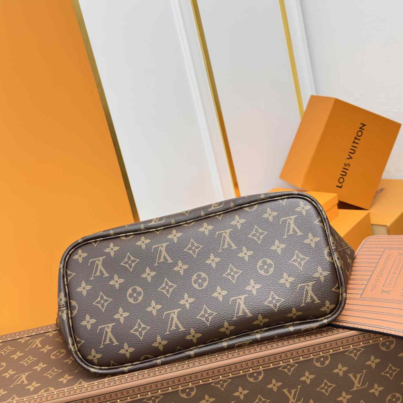 Louis Vuitton Neverfull Inside Out MM   M12061 - FashionPlug