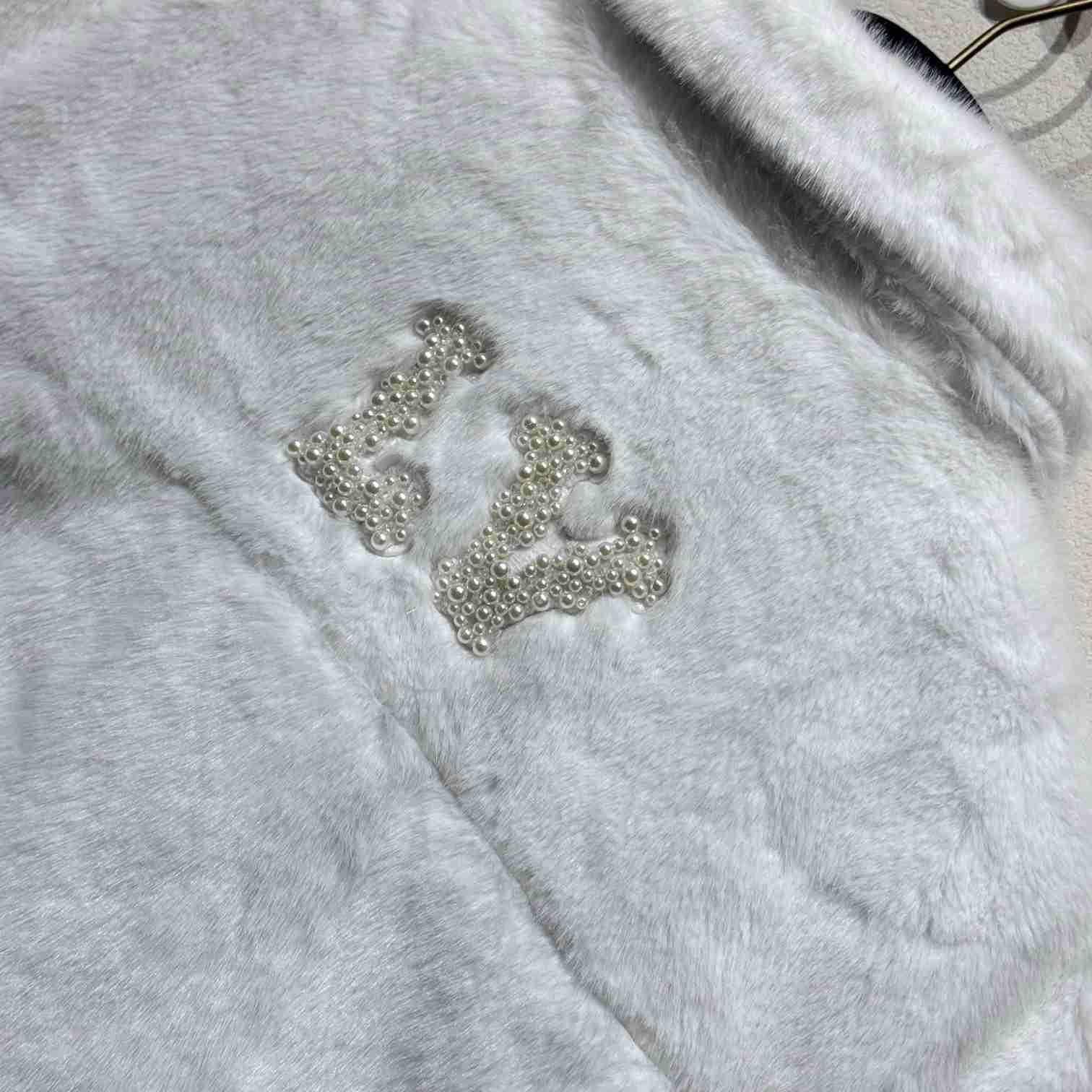 Louis Vuitton Mink Trucker Jacket  1AFXB7 - FashionPlug