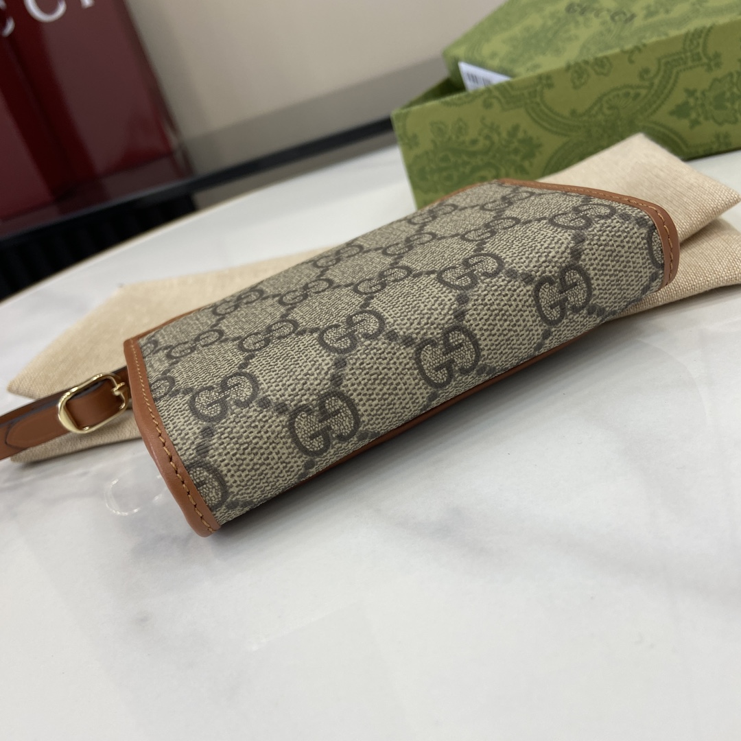 Gucci GG Emblem Zip Card Case - FashionPlug