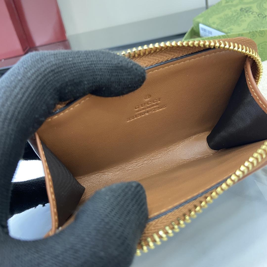 Gucci GG Emblem Zip Card Case - FashionPlug