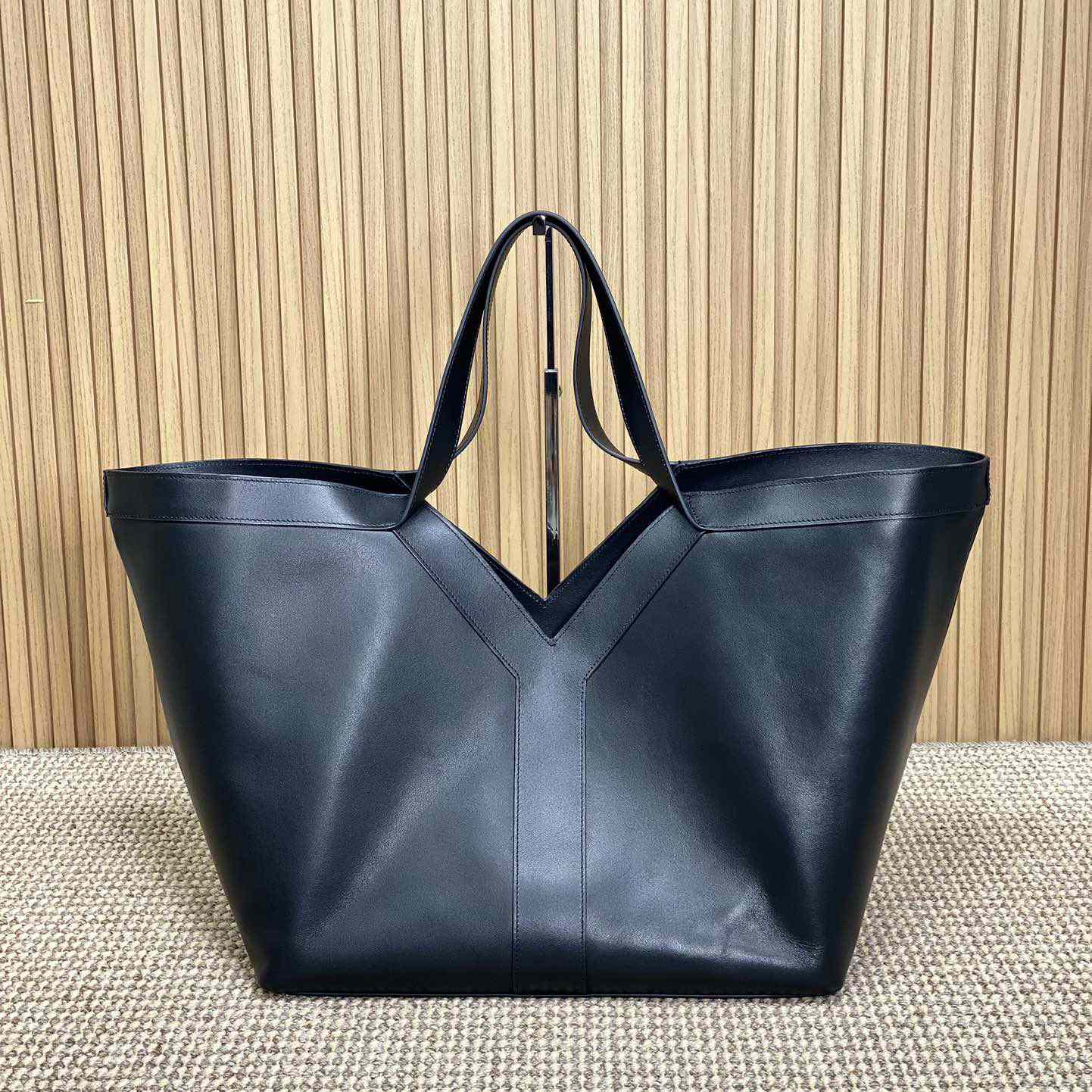 Saint Laurent Y Tote In Leather - FashionPlug