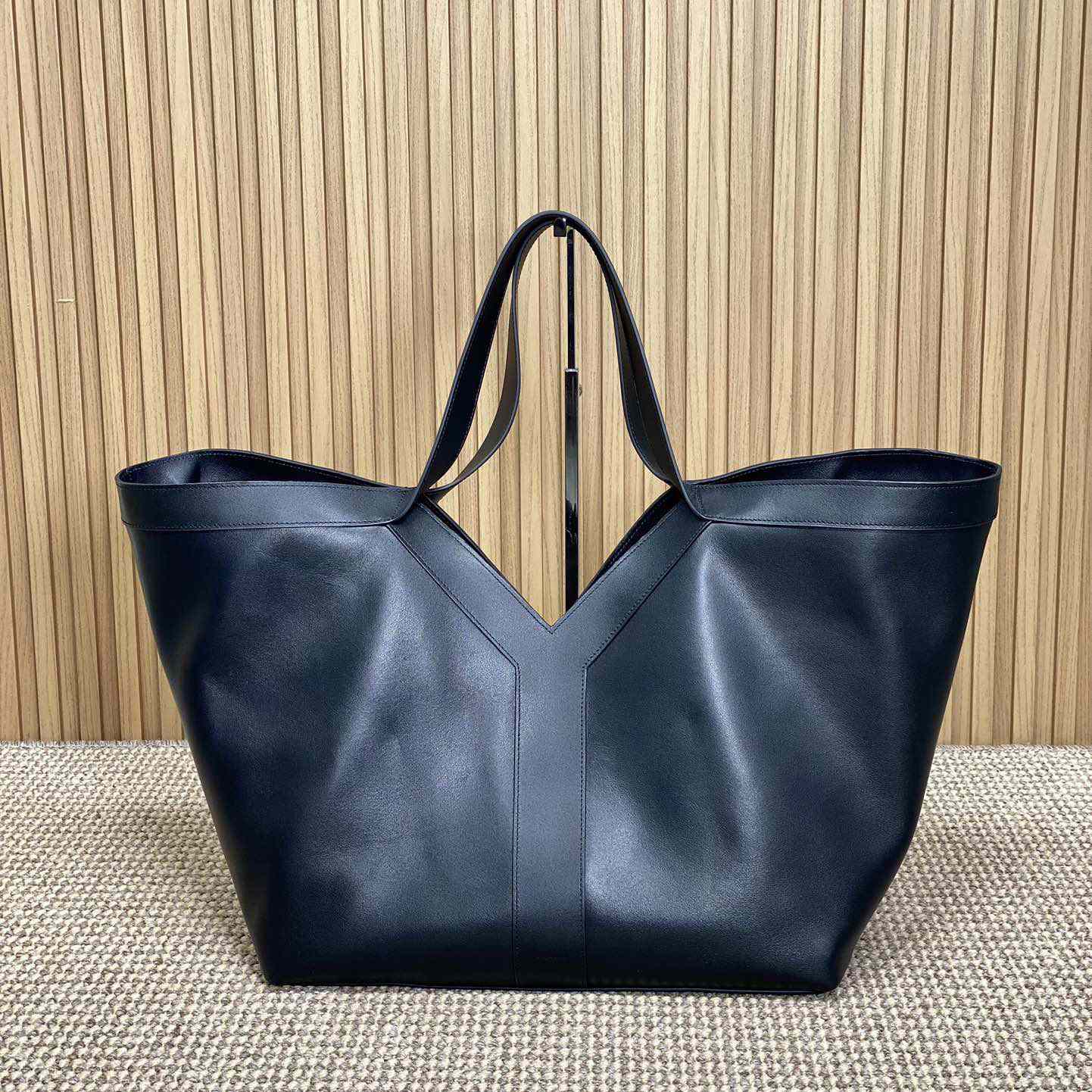 Saint Laurent Y Tote In Leather - FashionPlug