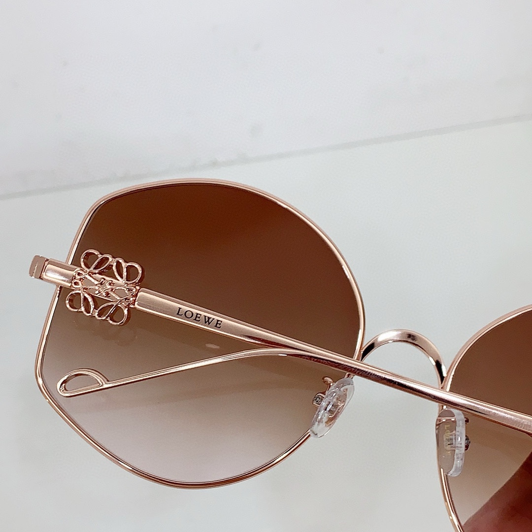 Loewe LW40109U Sunglasses  - FashionPlug