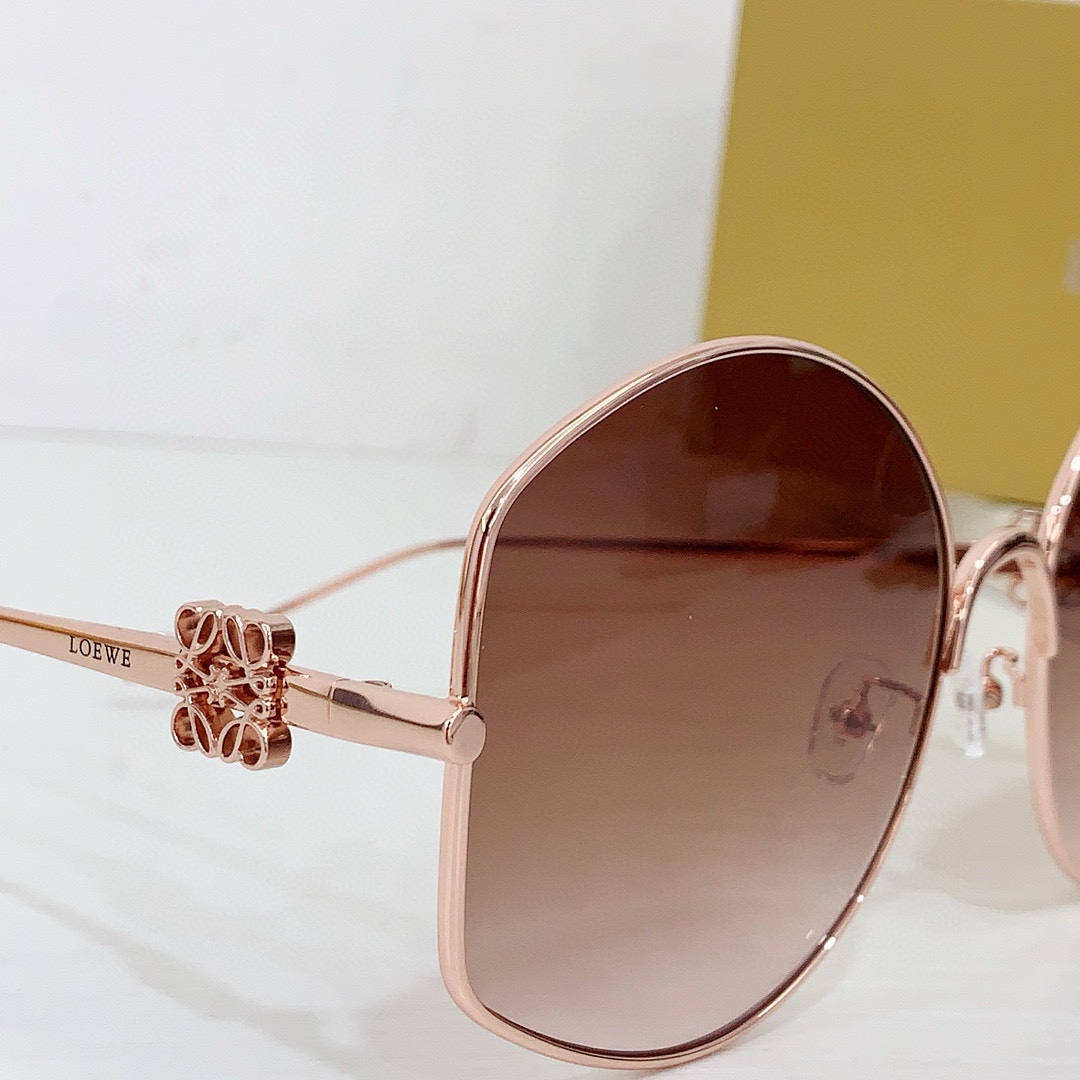 Loewe LW40109U Sunglasses  - FashionPlug
