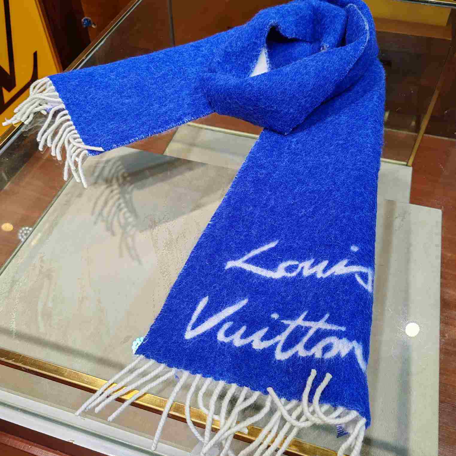 Louis Vuitton Fluffygram Scarf  M93339 - FashionPlug