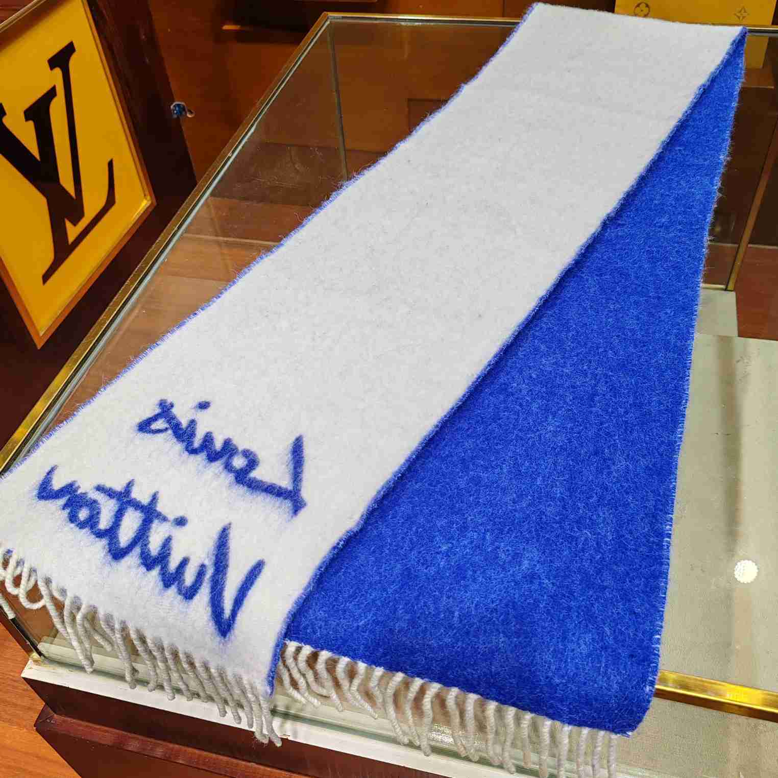 Louis Vuitton Fluffygram Scarf  M93339 - FashionPlug