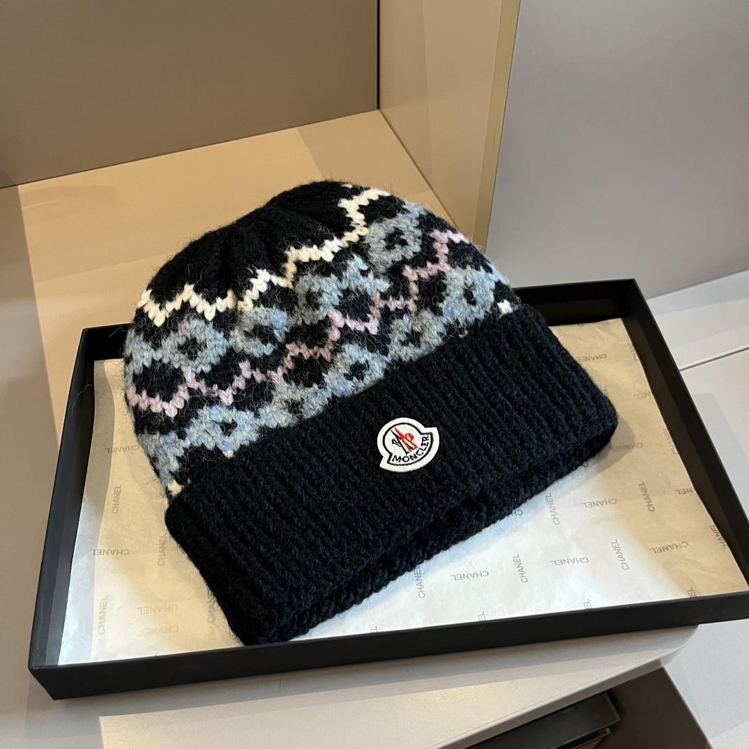 Moncler Beanie  - FashionPlug