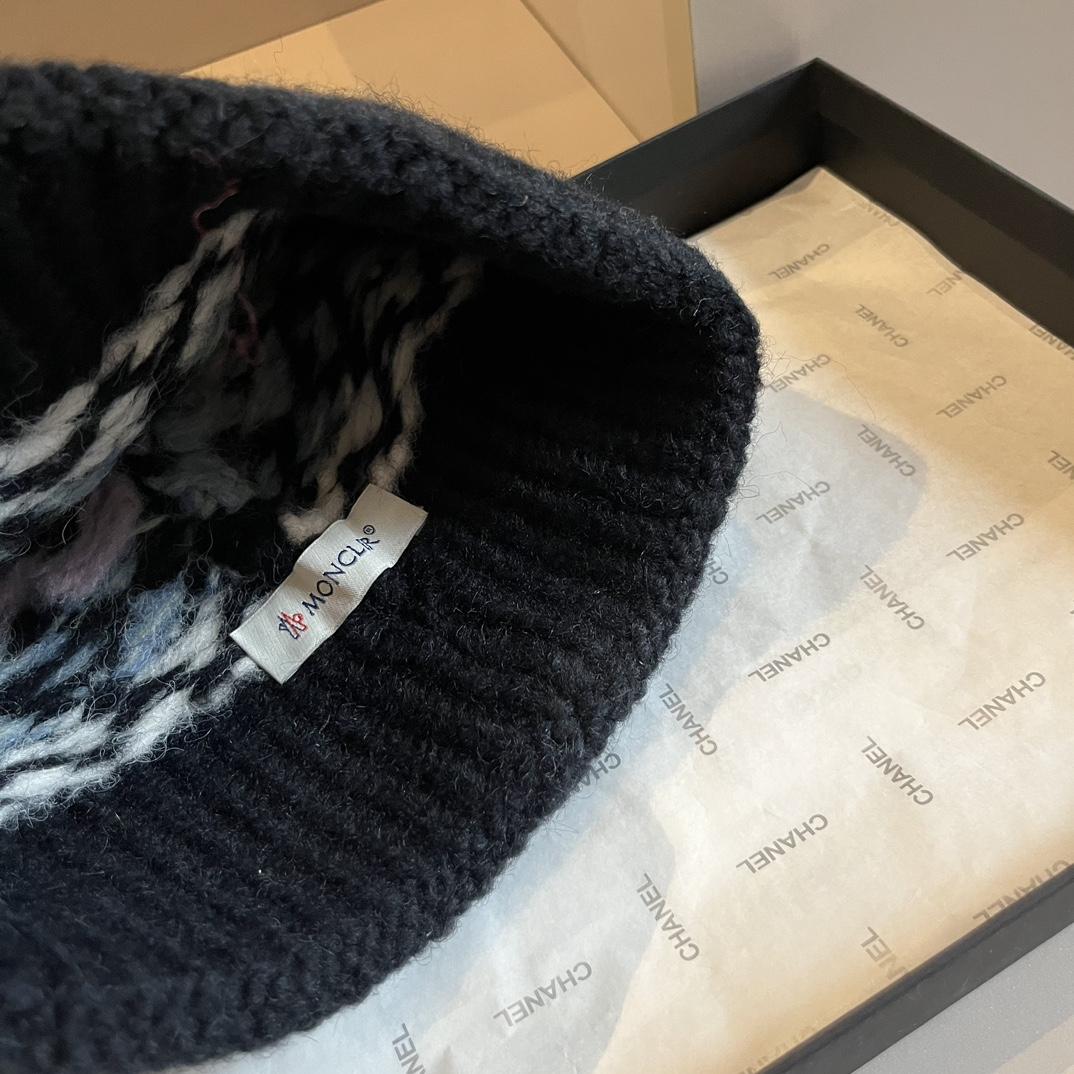 Moncler Beanie  - FashionPlug