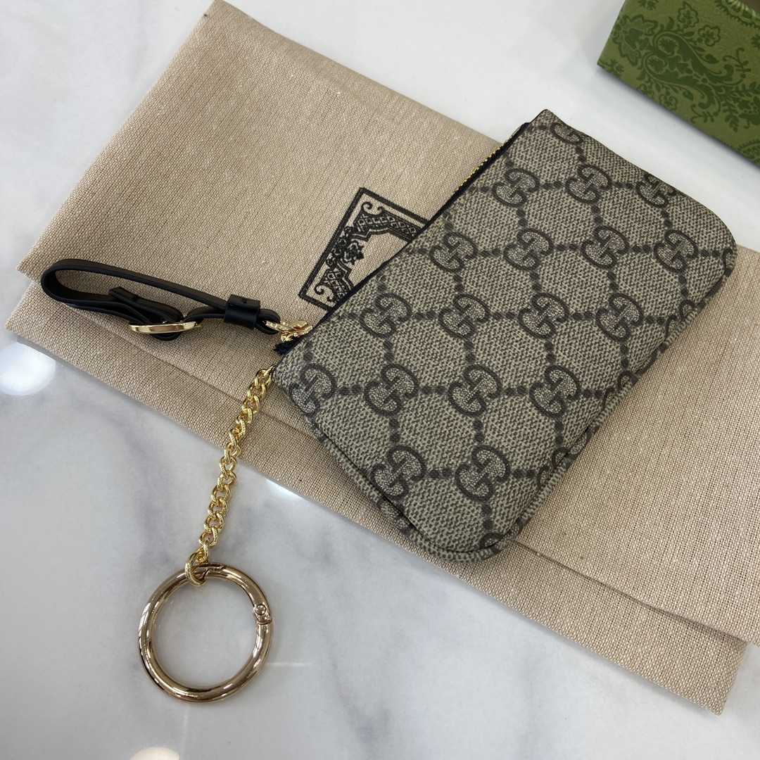 Gucci GG Emblem Key Case - FashionPlug