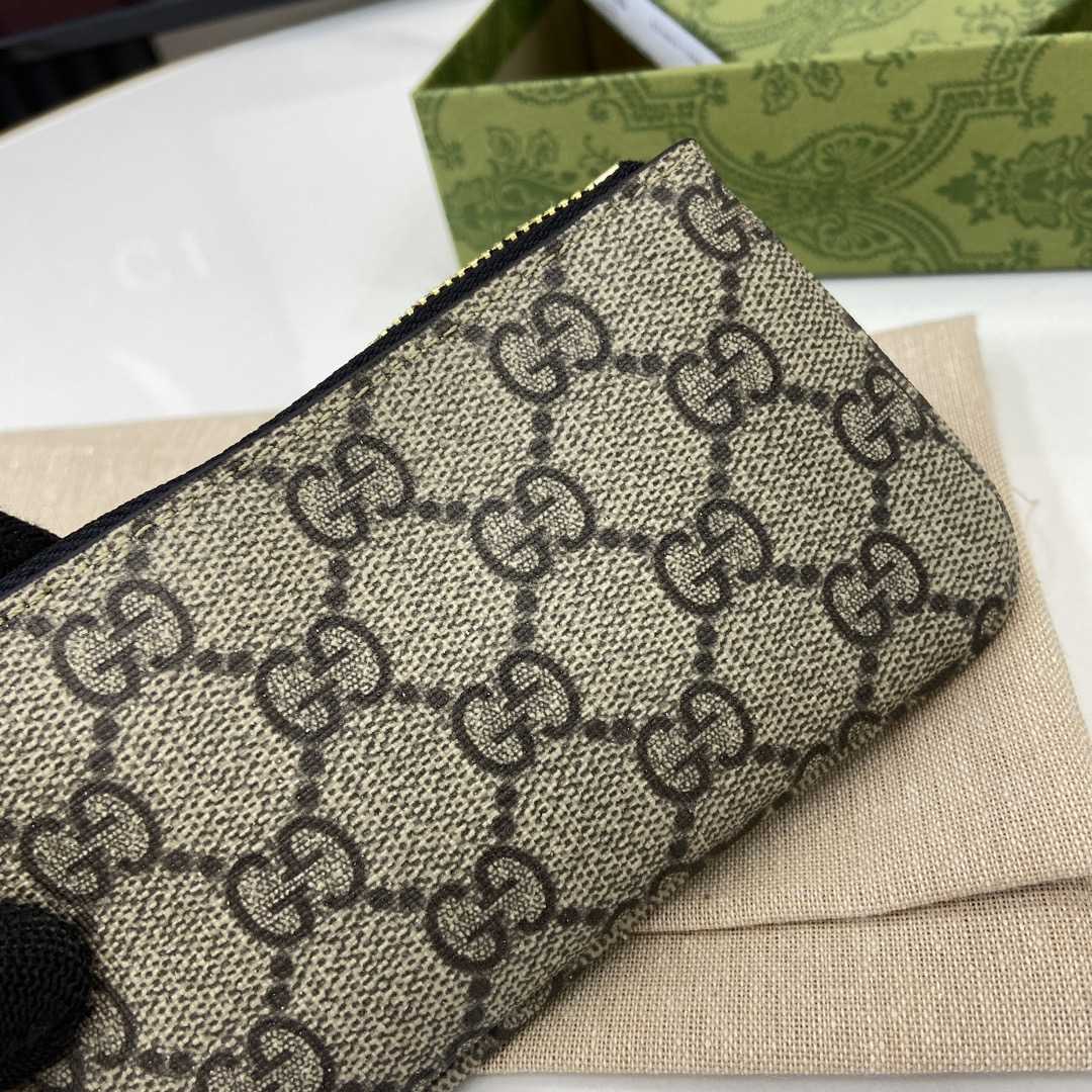 Gucci GG Emblem Key Case - FashionPlug