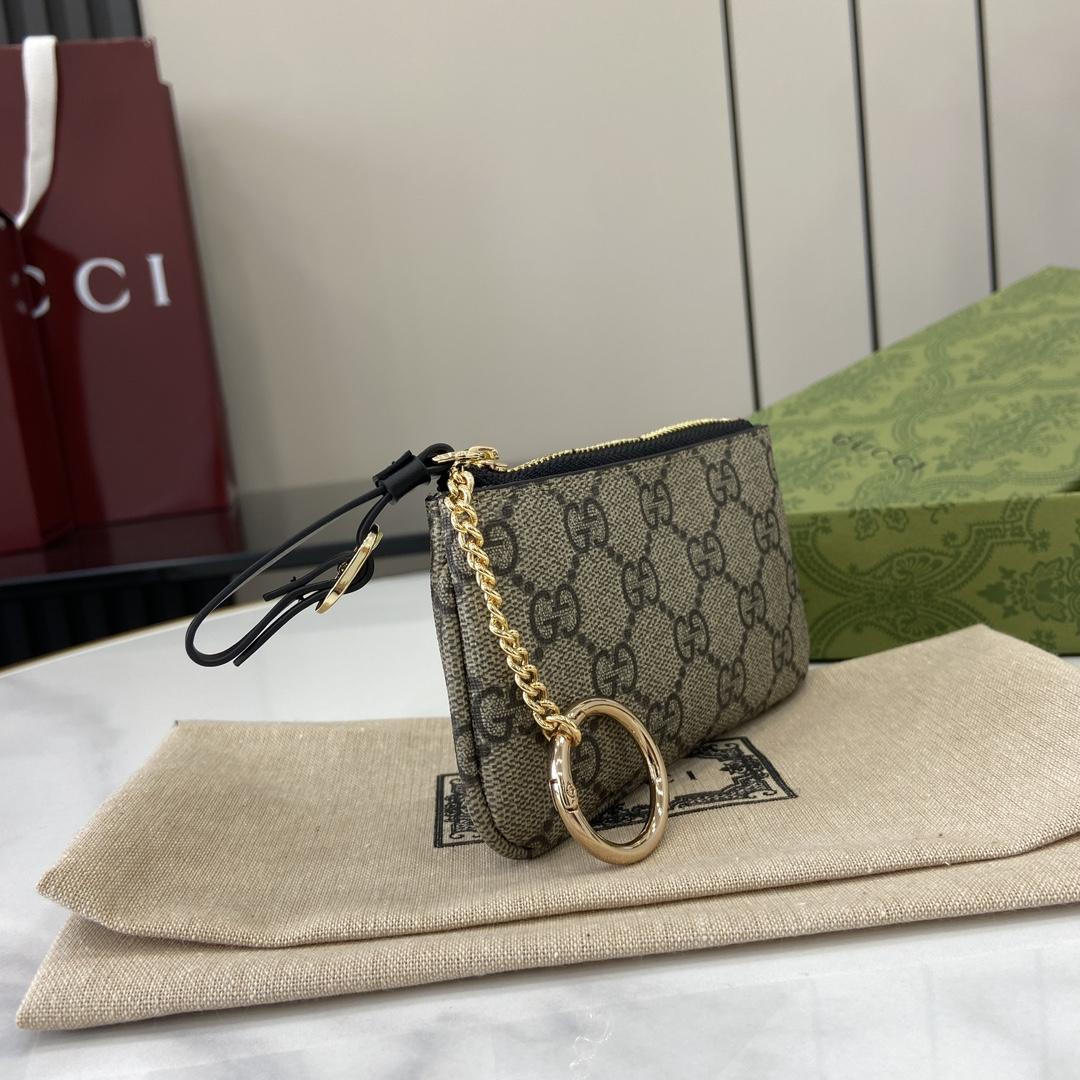 Gucci GG Emblem Key Case - FashionPlug