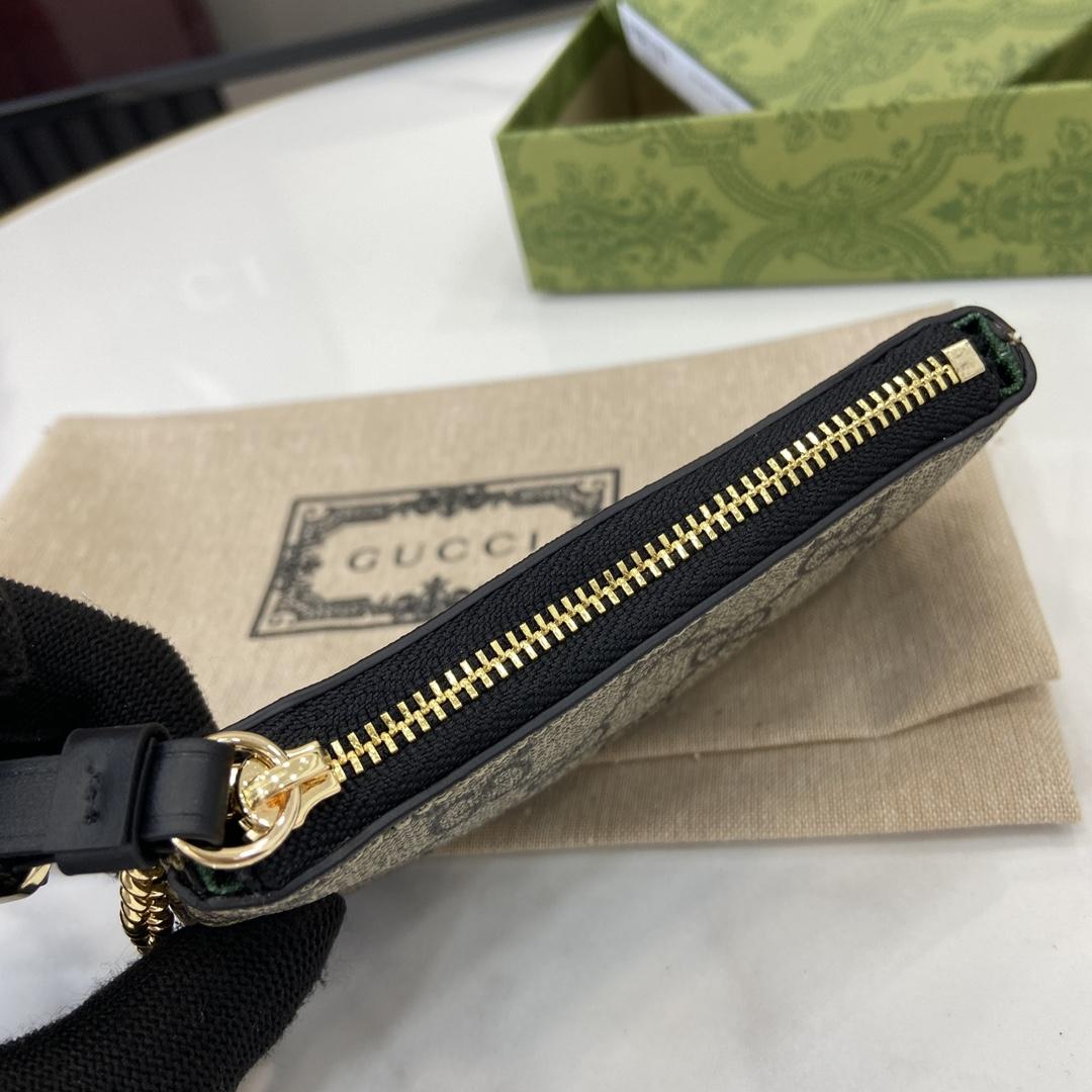 Gucci GG Emblem Key Case - FashionPlug