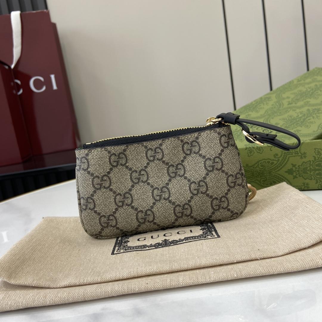 Gucci GG Emblem Key Case - FashionPlug