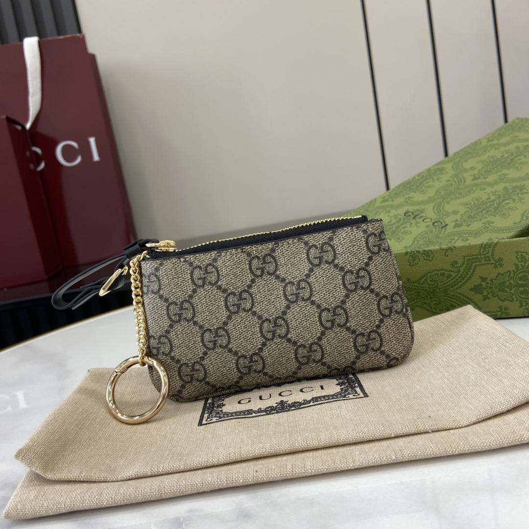 Gucci GG Emblem Key Case - FashionPlug