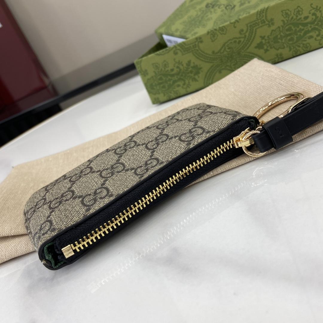 Gucci GG Emblem Key Case - FashionPlug
