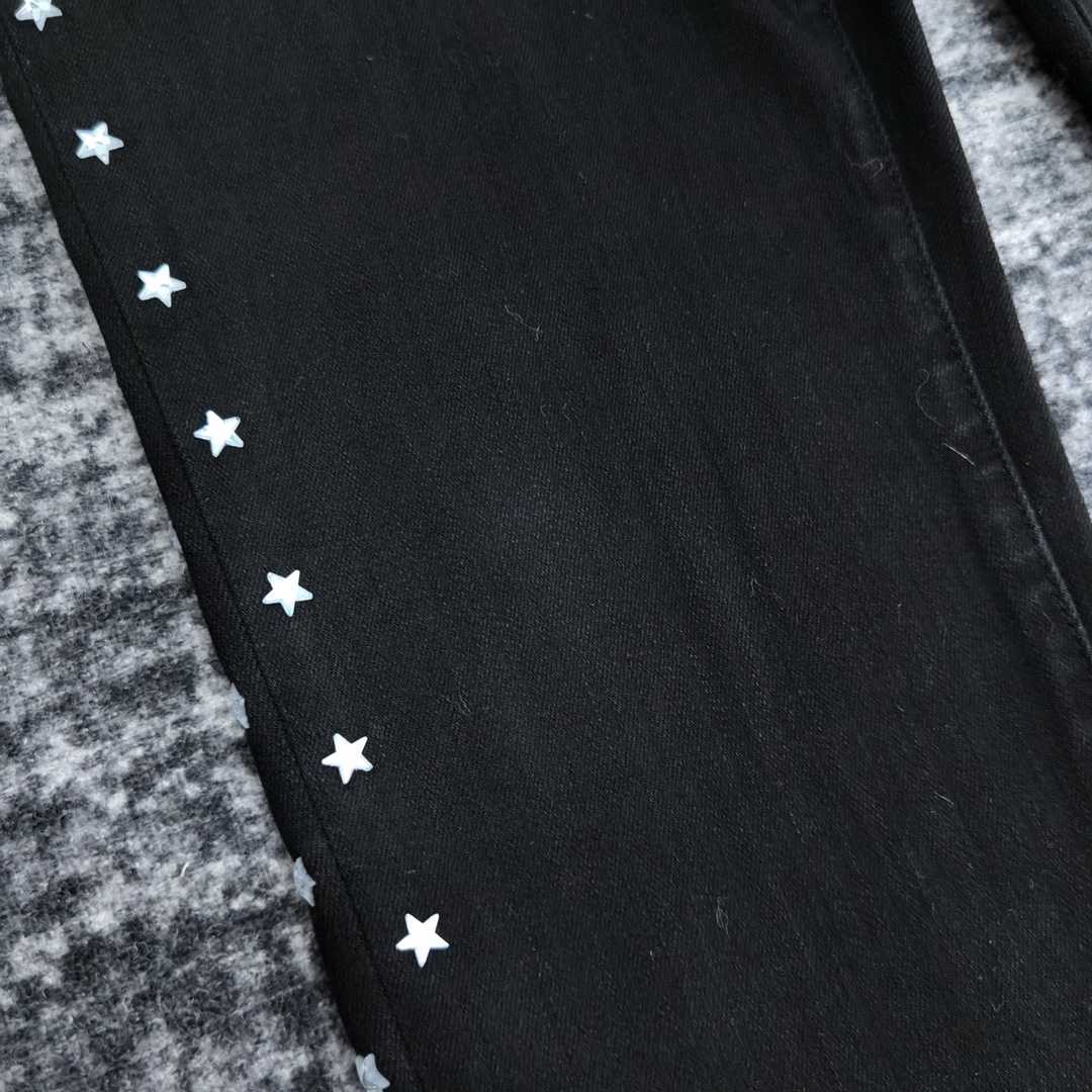 Amiri Slim Fit Jeans    685 - FashionPlug