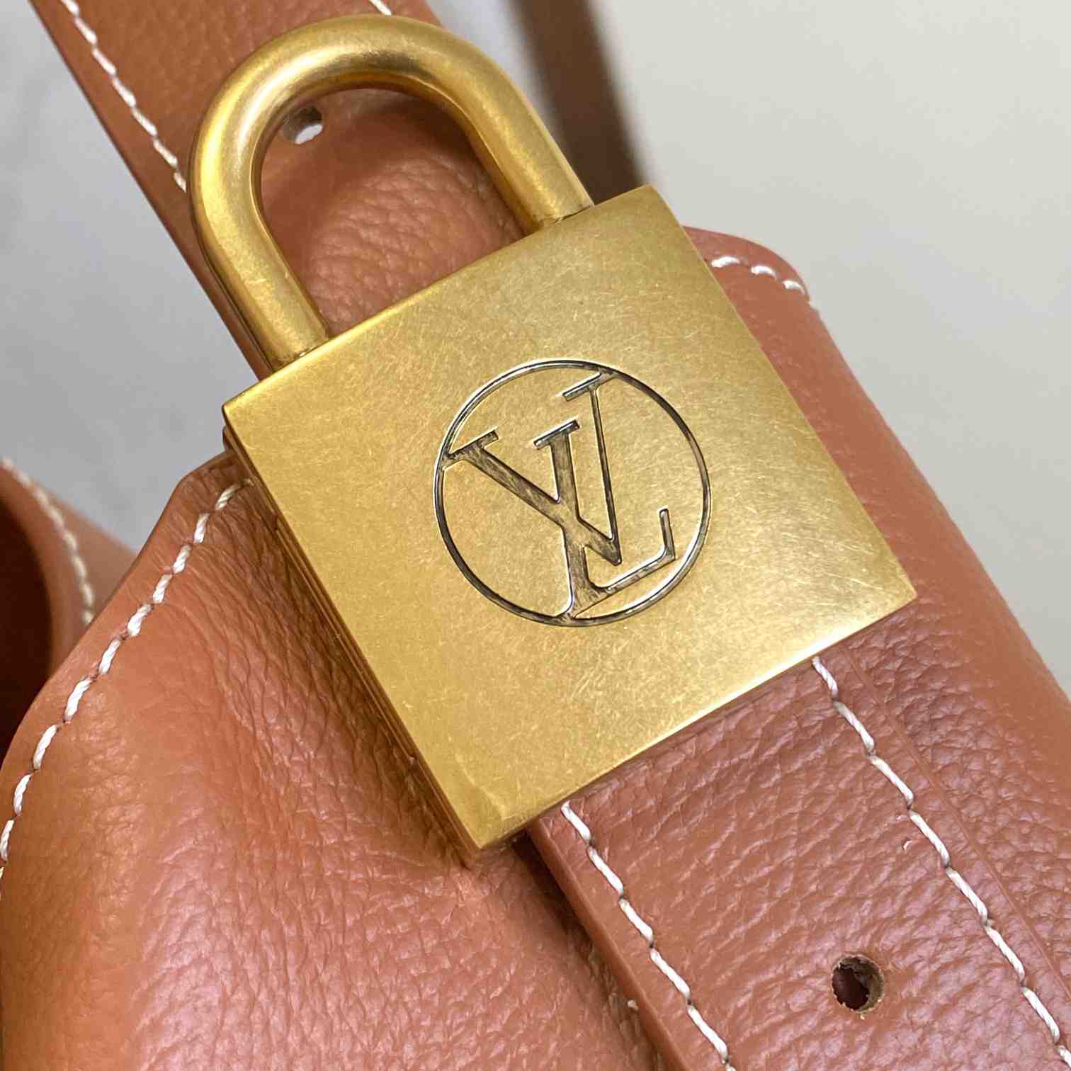 Louis Vuitton Low Key Hobo PM   M25352 - FashionPlug