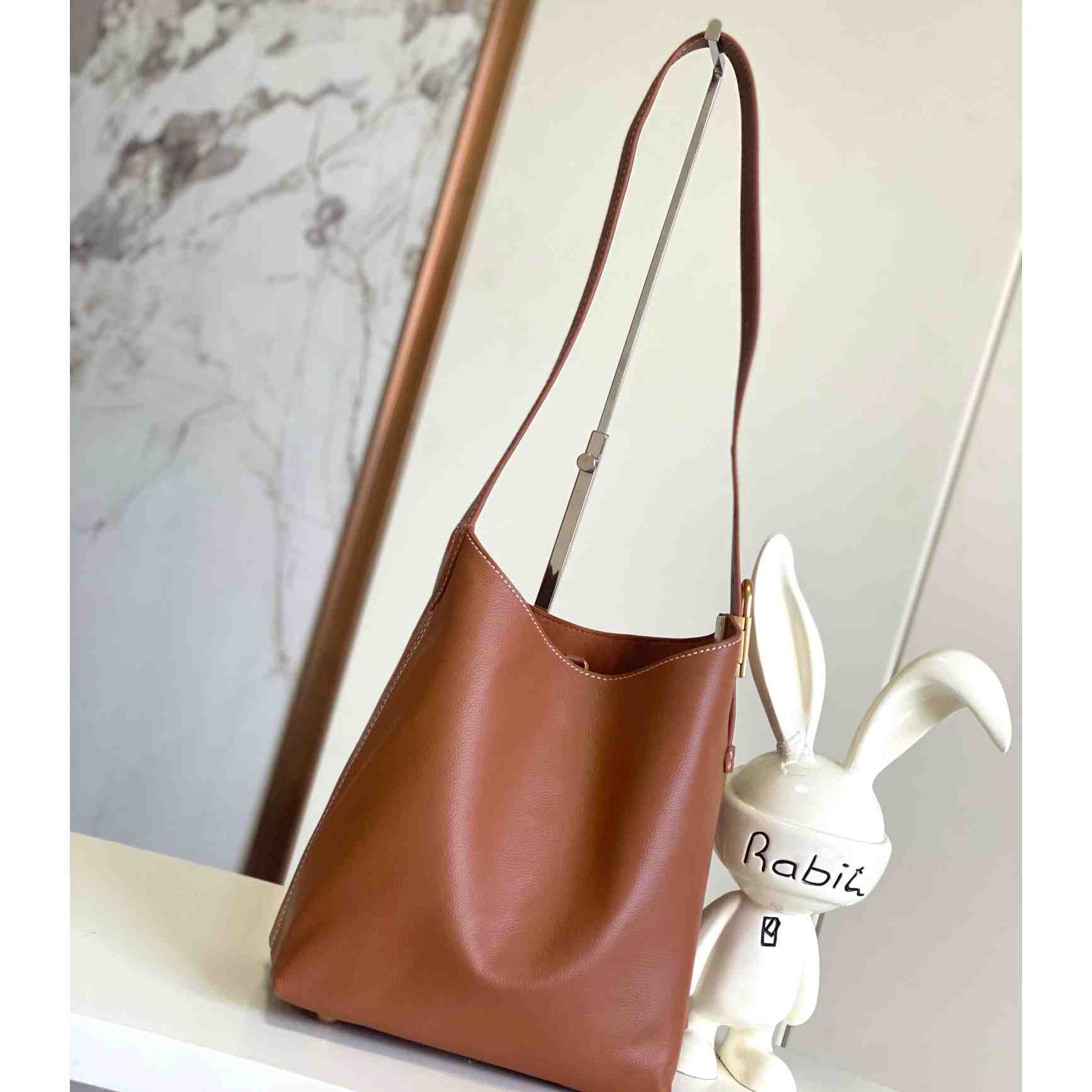 Louis Vuitton Low Key Hobo PM   M25352 - FashionPlug
