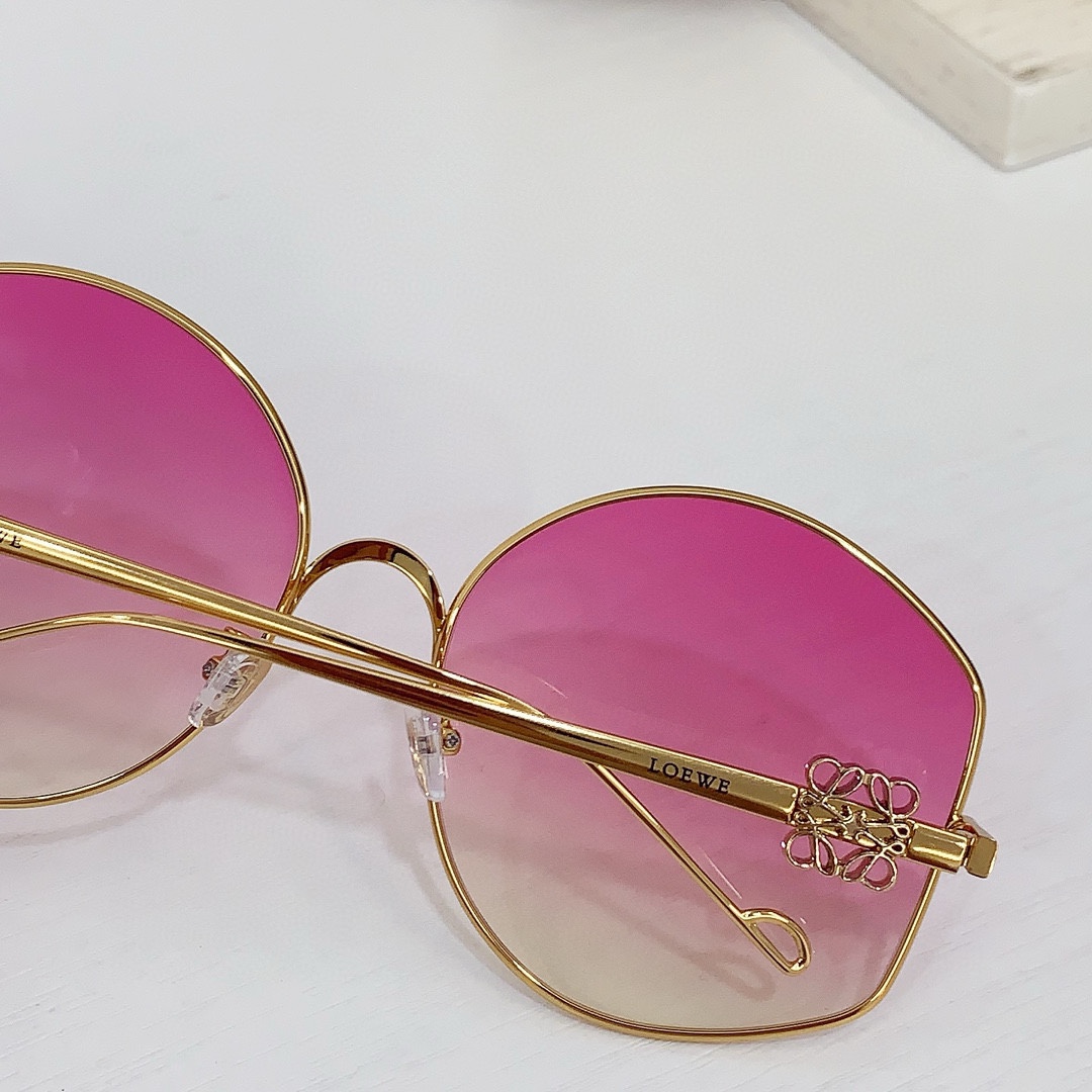 Loewe LW40109U Sunglasses  - FashionPlug