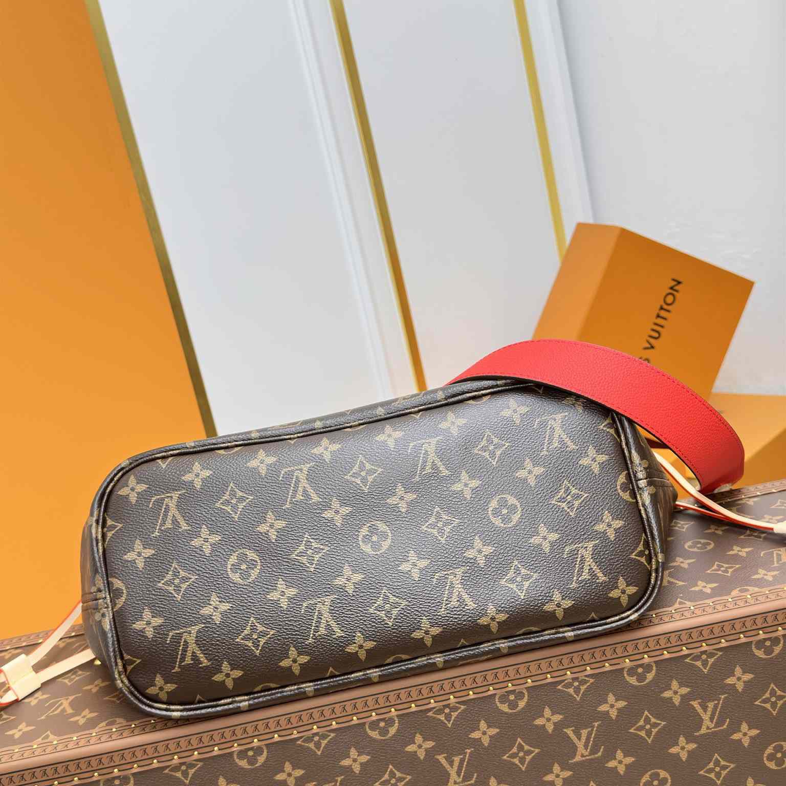 Louis Vuitton Neverfull Bandoulière Inside Out MM   M12096 - FashionPlug