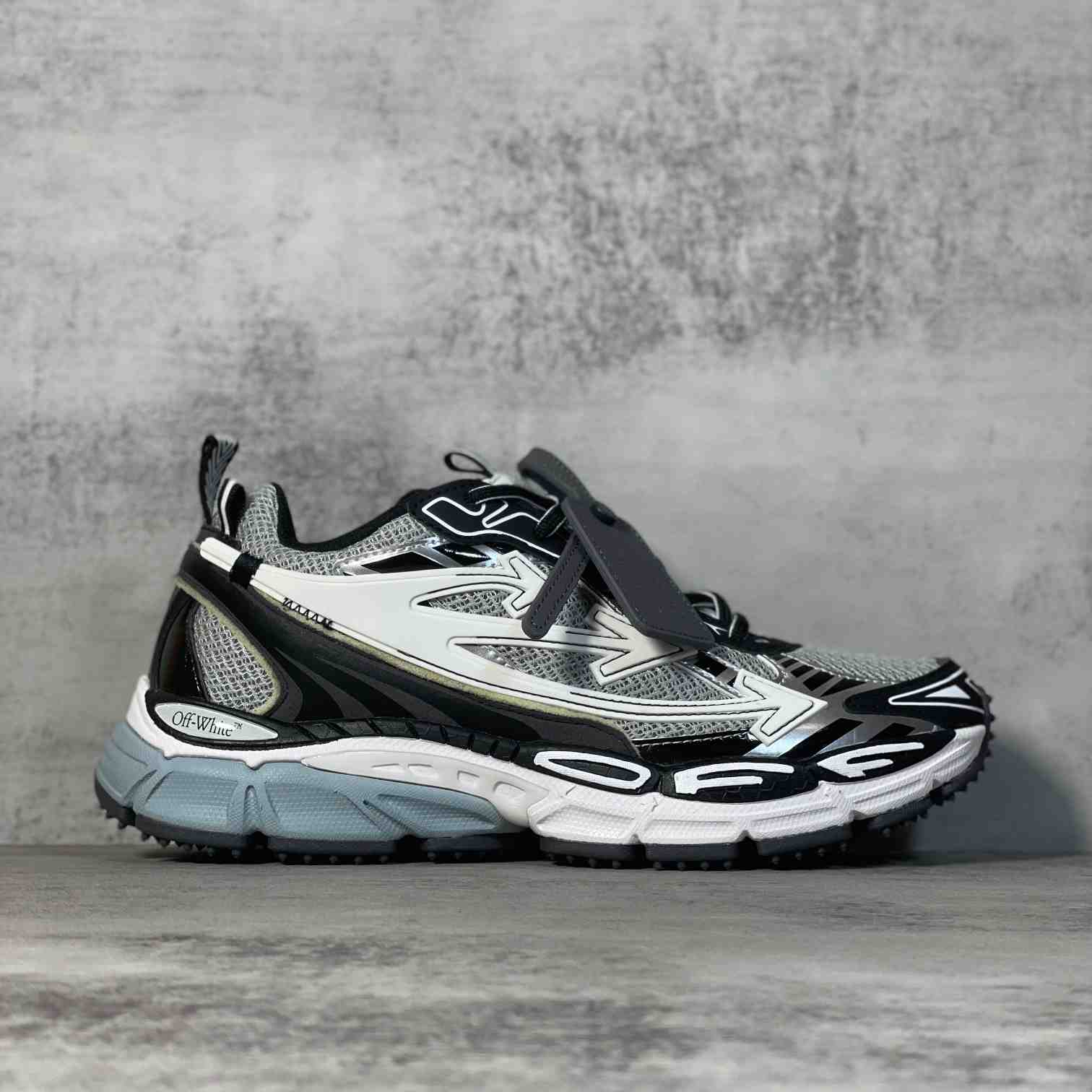 Off-White c/oVrgil Abloh™ Sneakers - FashionPlug