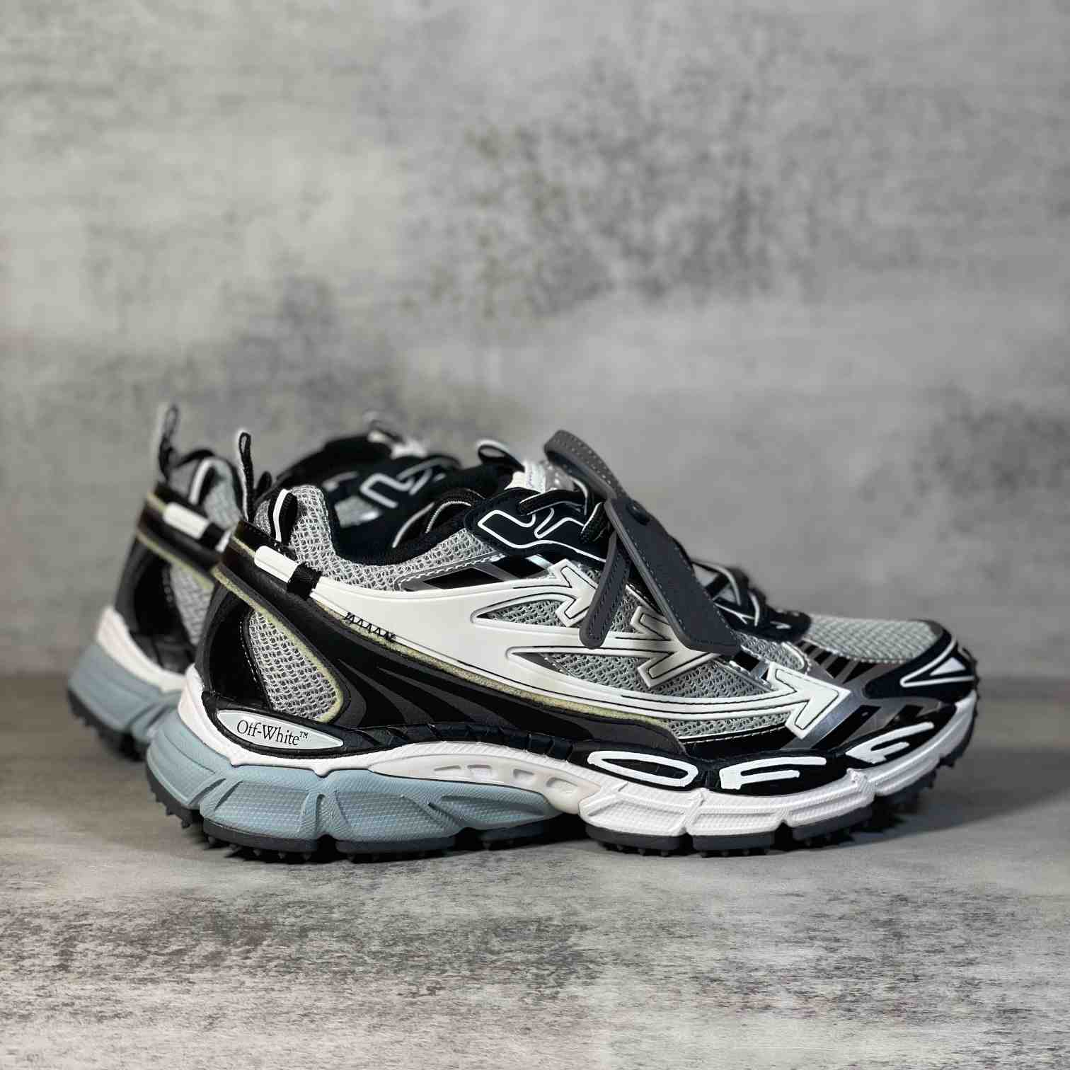 Off-White c/oVrgil Abloh™ Sneakers - FashionPlug