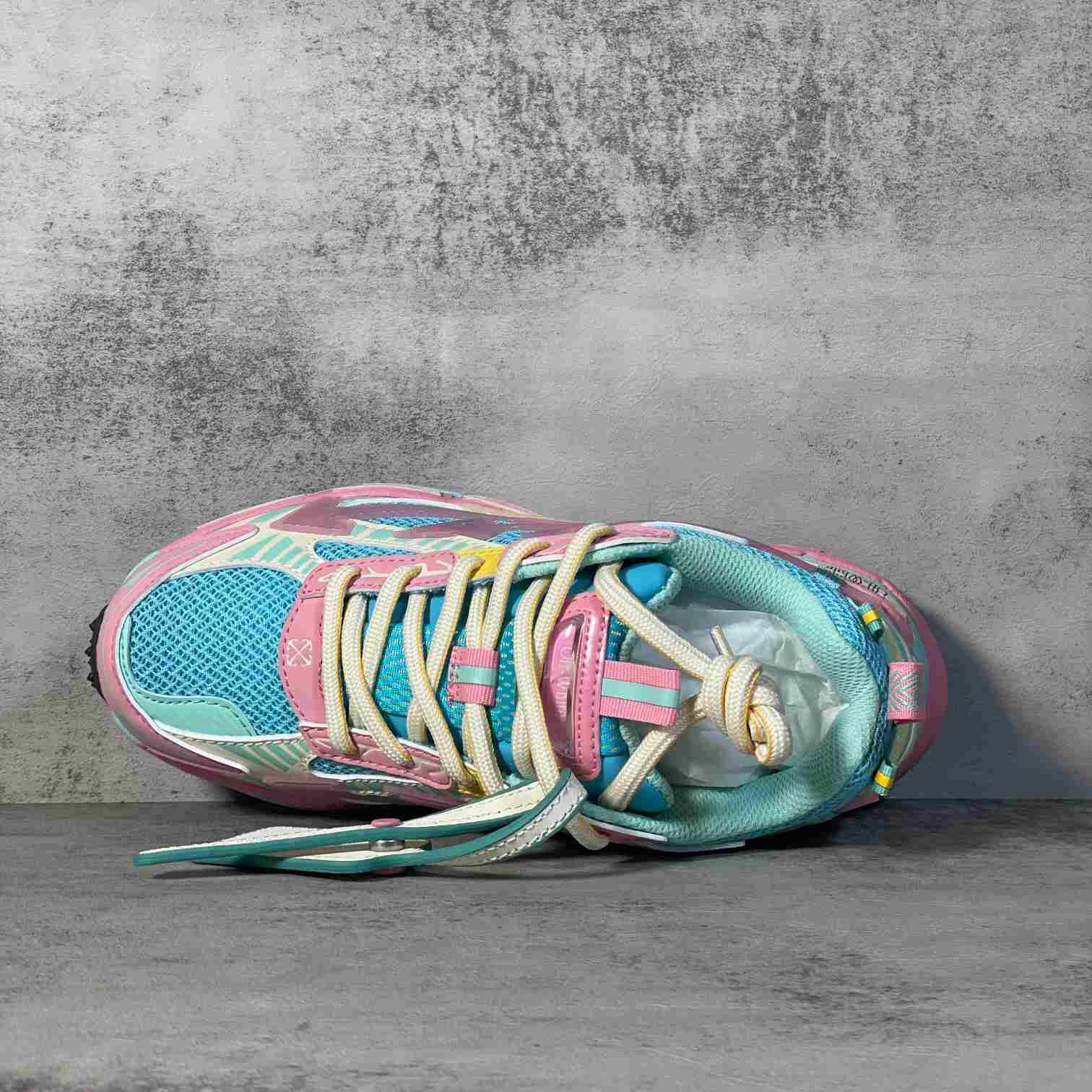 Off-White c/oVrgil Abloh™ Sneakers - FashionPlug