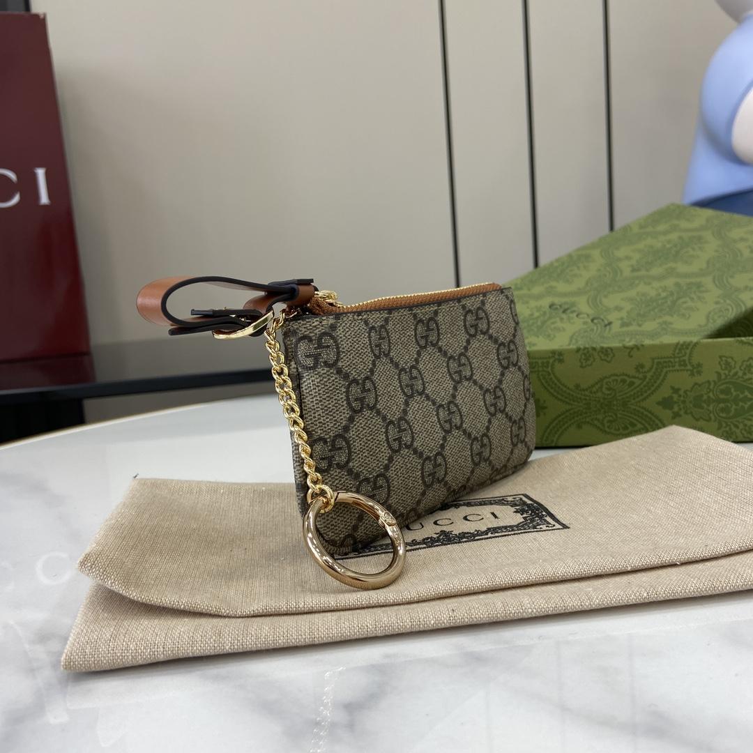 Gucci GG Emblem Key Case - FashionPlug
