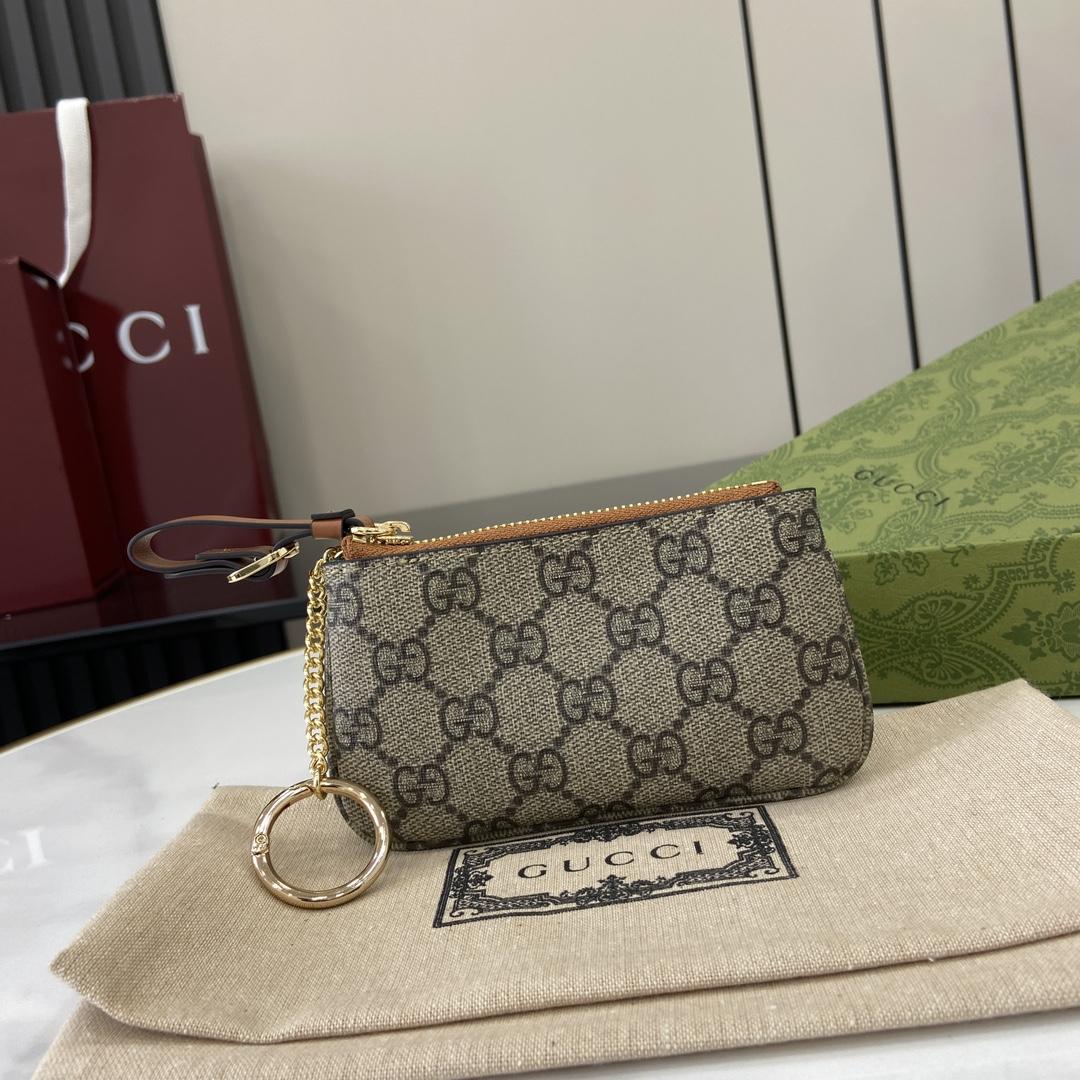 Gucci GG Emblem Key Case - FashionPlug