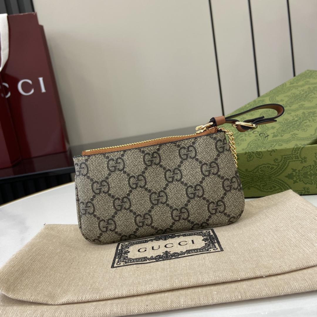 Gucci GG Emblem Key Case - FashionPlug