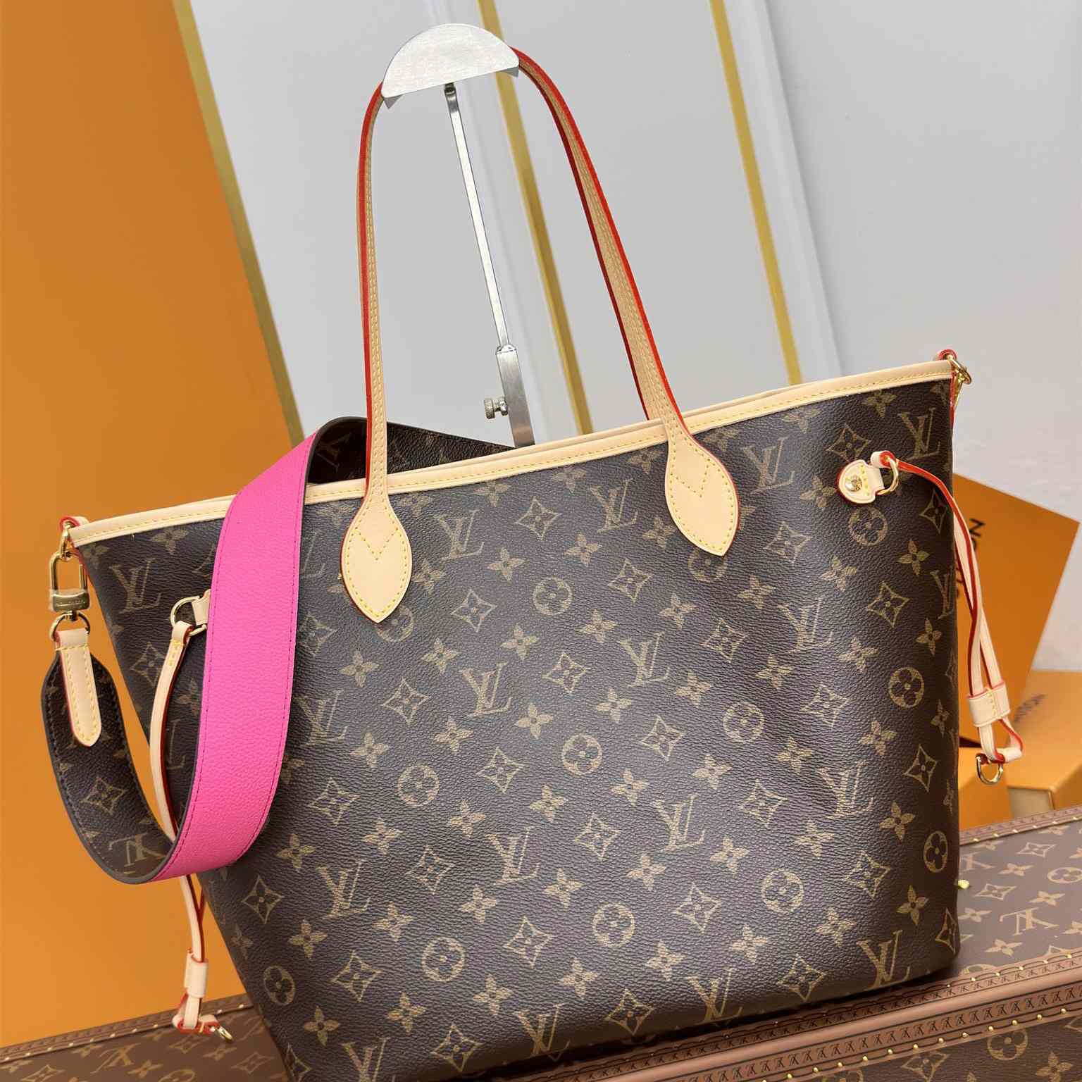 Louis Vuitton Neverfull Bandoulière Inside Out MM   M12257 - FashionPlug