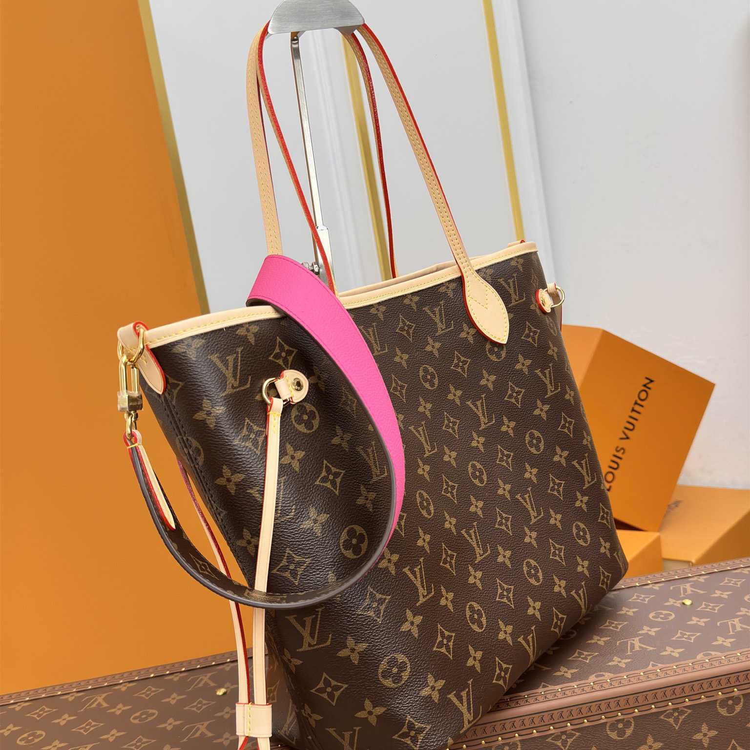 Louis Vuitton Neverfull Bandoulière Inside Out MM   M12257 - FashionPlug