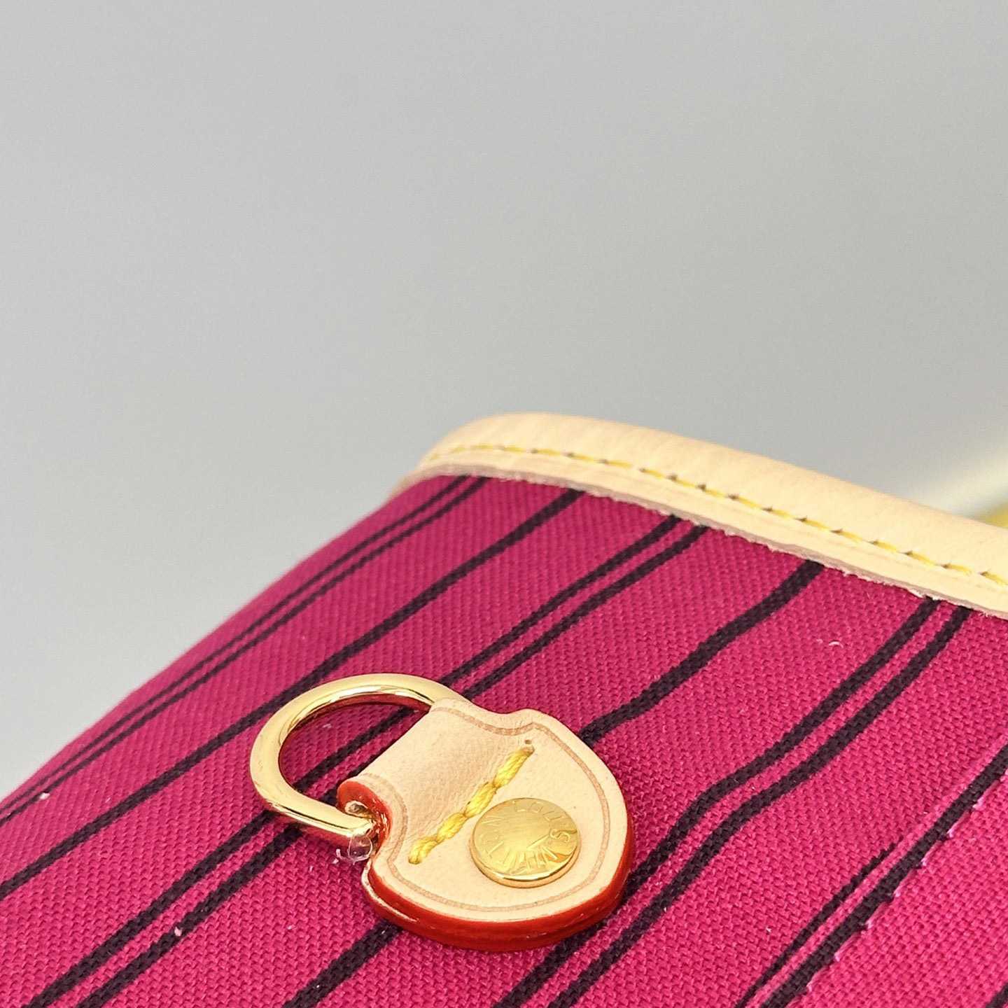 Louis Vuitton Neverfull Bandoulière Inside Out MM   M12257 - FashionPlug