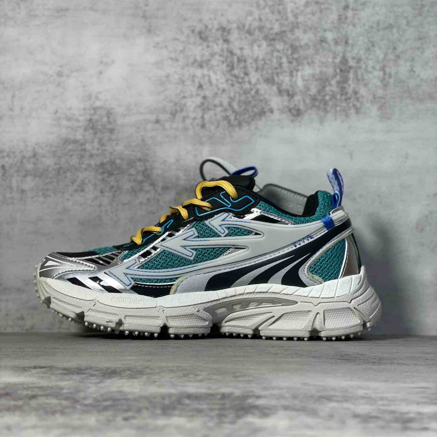 Off-White c/oVrgil Abloh™ Sneakers - FashionPlug