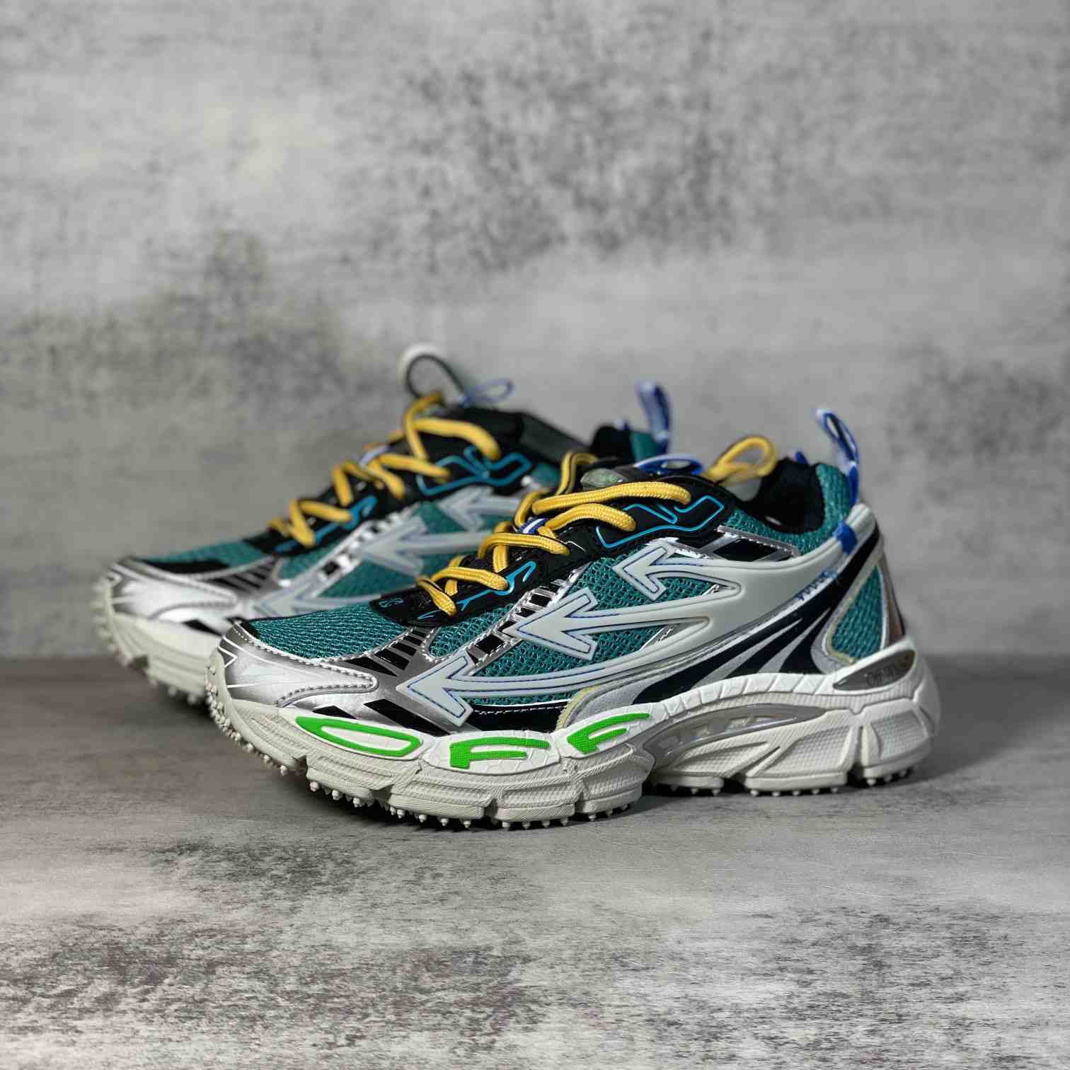 Off-White c/oVrgil Abloh™ Sneakers - FashionPlug