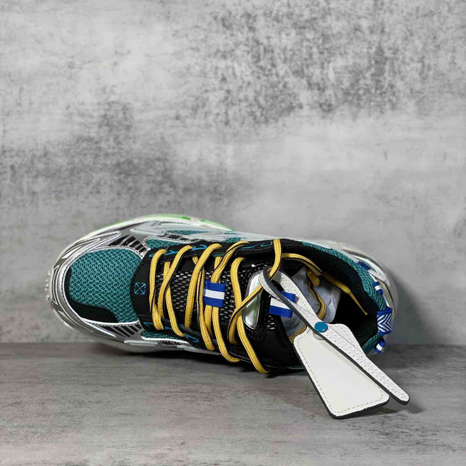 Off-White c/oVrgil Abloh™ Sneakers - FashionPlug