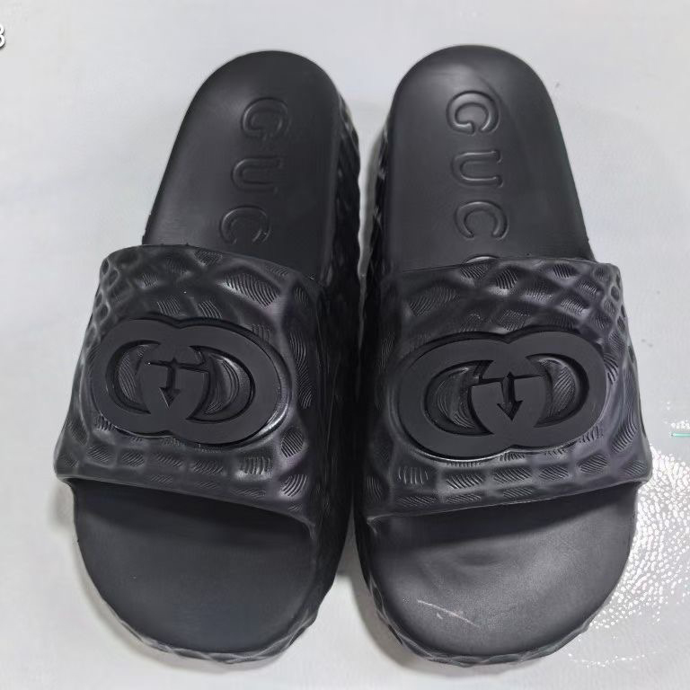 Gucci Interlocking G Slide Sandal - FashionPlug