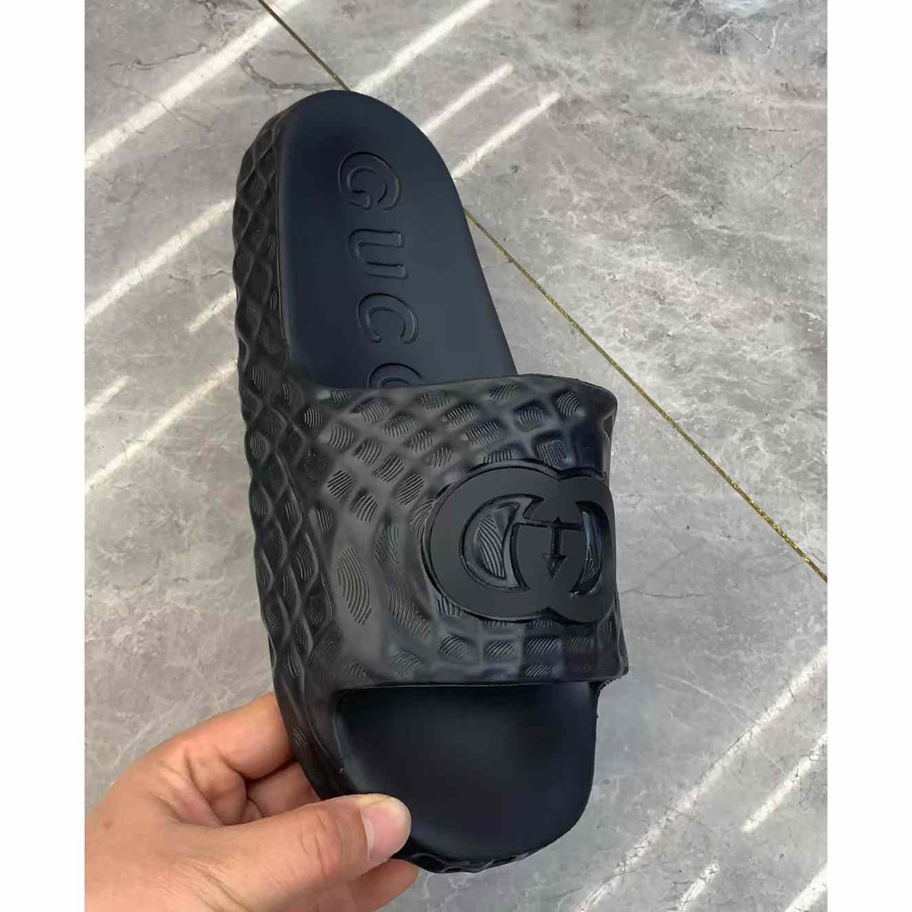 Gucci Interlocking G Slide Sandal - FashionPlug