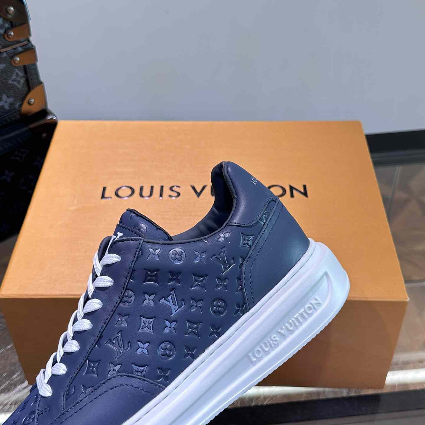 Louis Vuitton Sneaker - FashionPlug