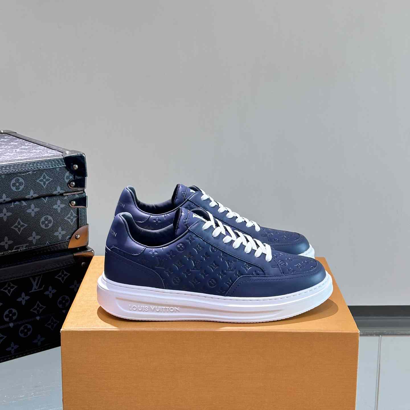 Louis Vuitton Sneaker - FashionPlug