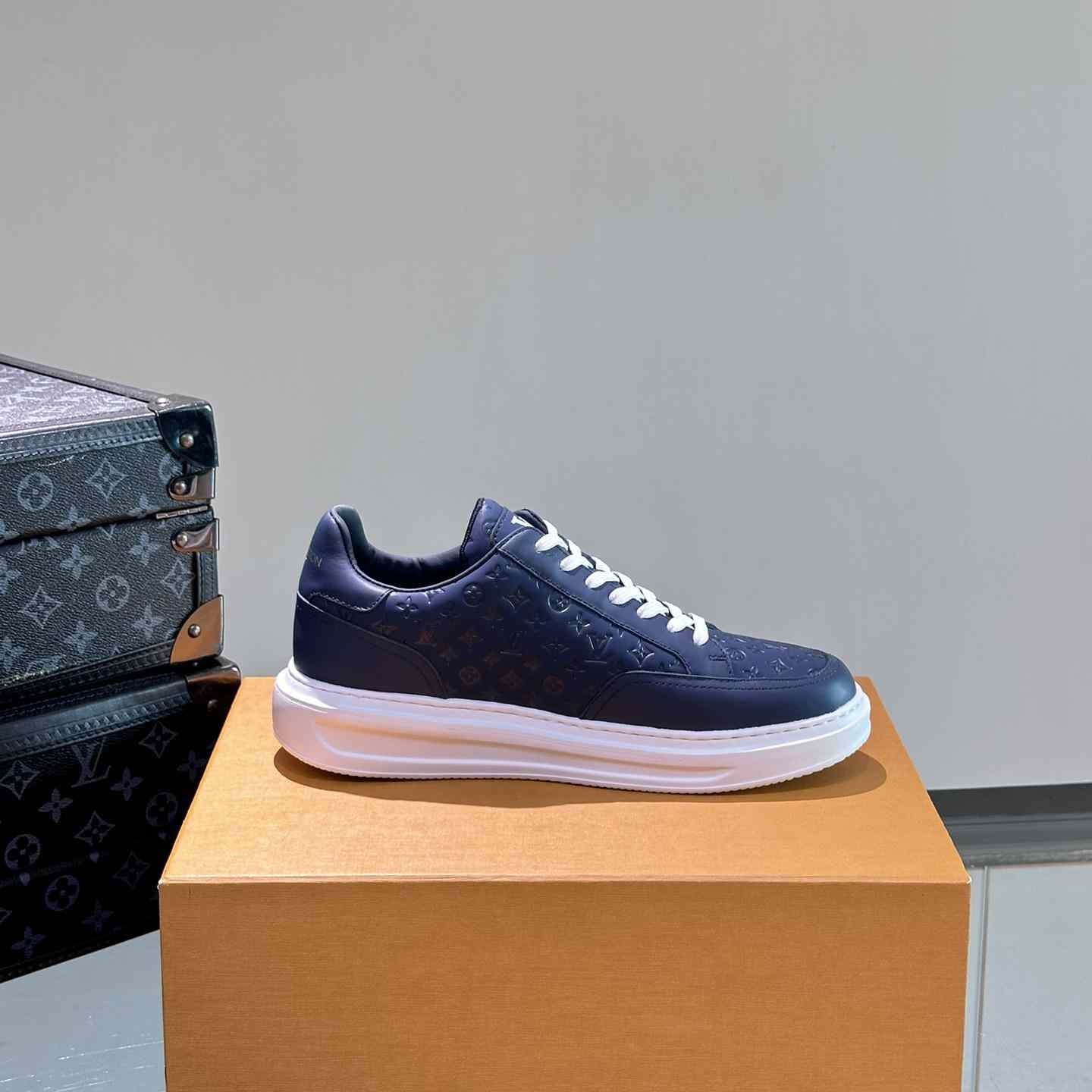 Louis Vuitton Sneaker - FashionPlug