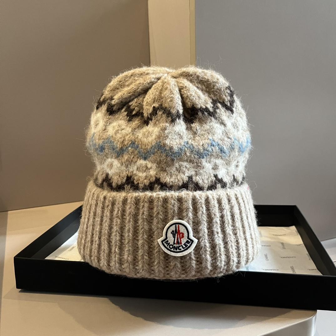 Moncler Beanie  - FashionPlug