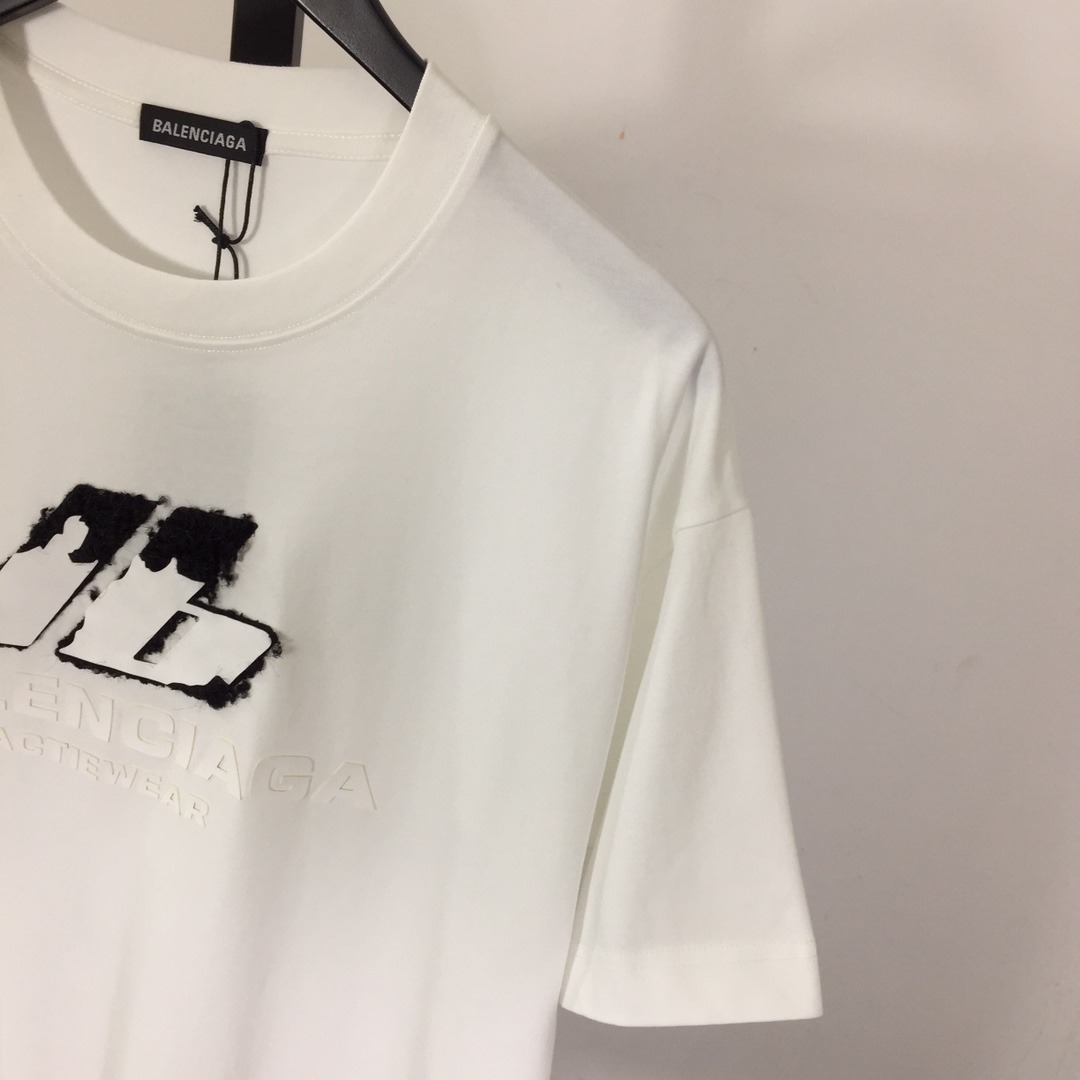 Balenciaga Logo T-Shirt - FashionPlug