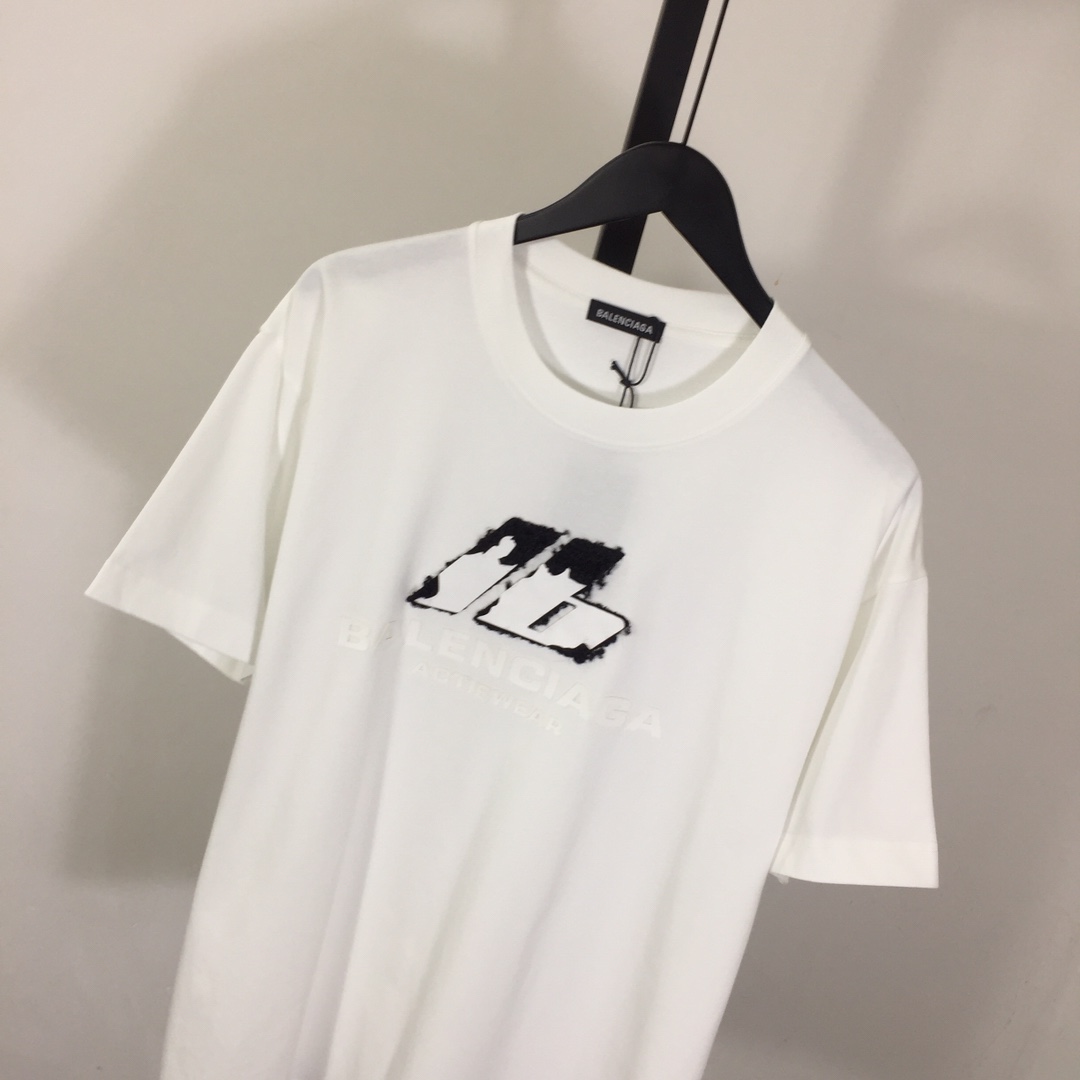 Balenciaga Logo T-Shirt - FashionPlug