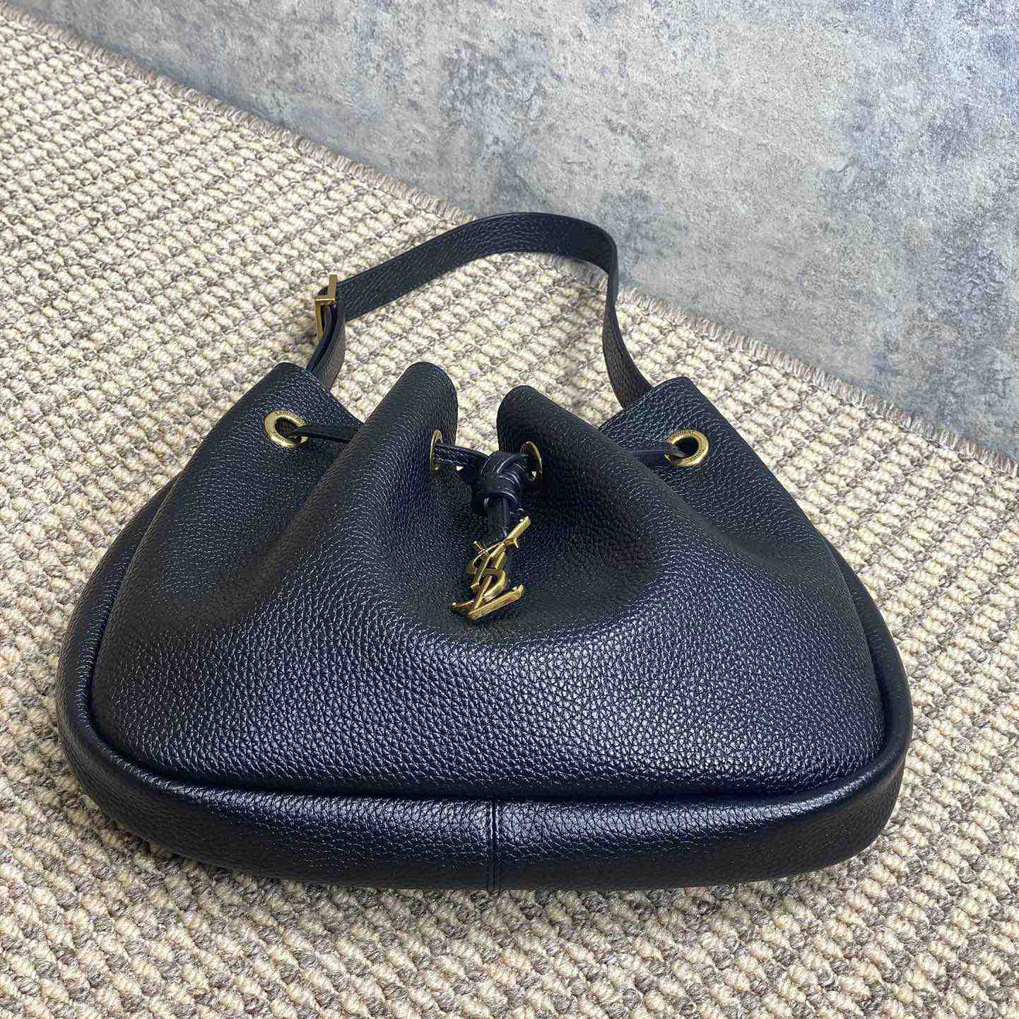 Saint Laurent Paris Vii Small Hobo In Grained Leather - FashionPlug