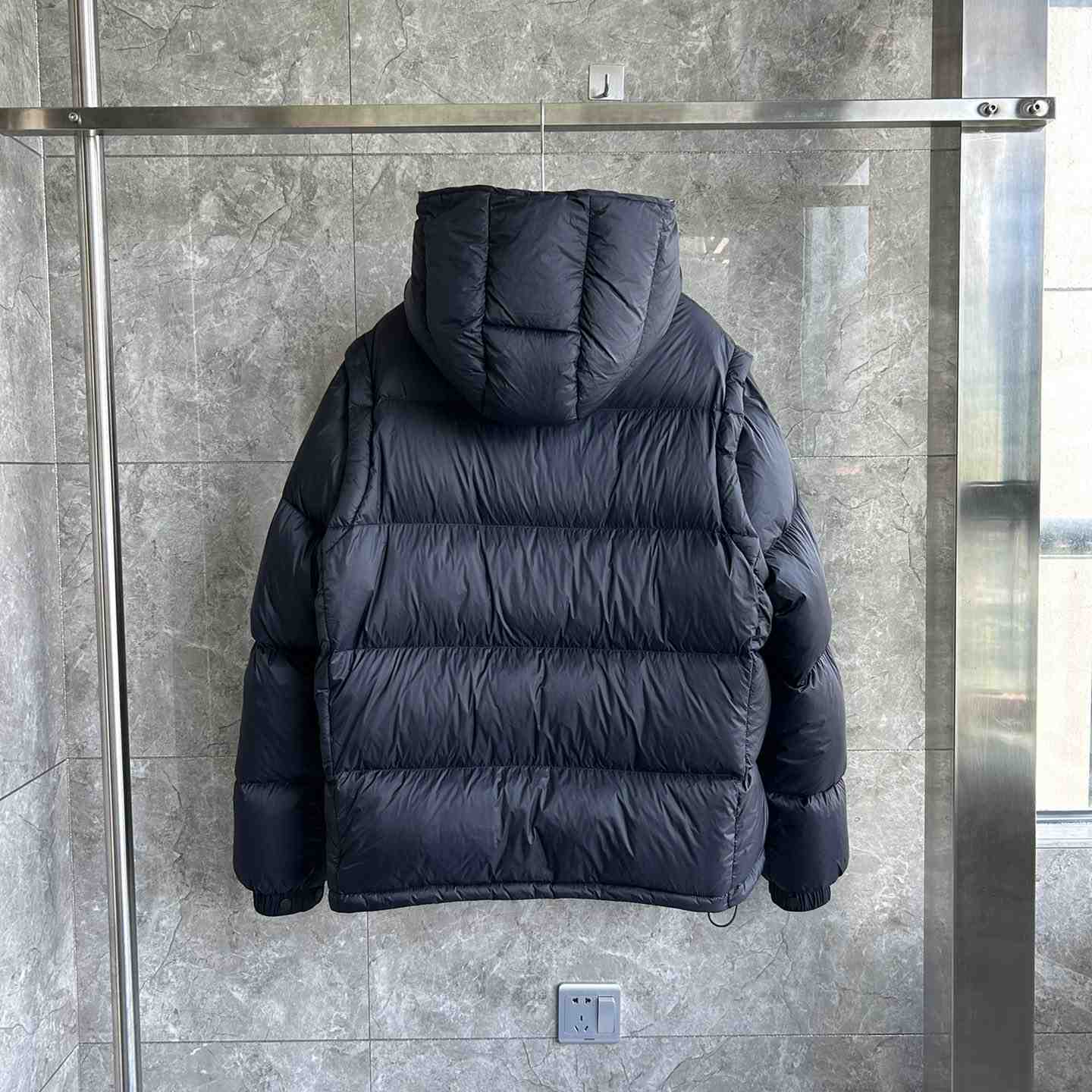 Moncler Cyclone 2-IN-1 Short Down Jacket - FashionPlug