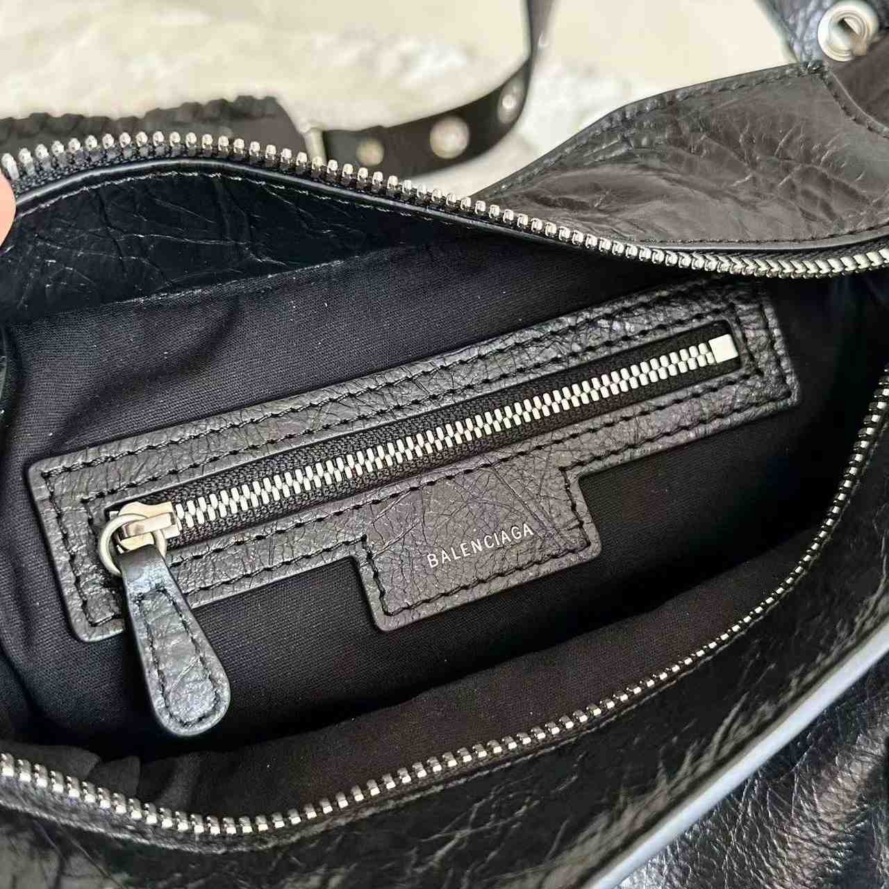 Balenciaga Neo Cagole City Handbag (26×17.8×11.4cm) - FashionPlug