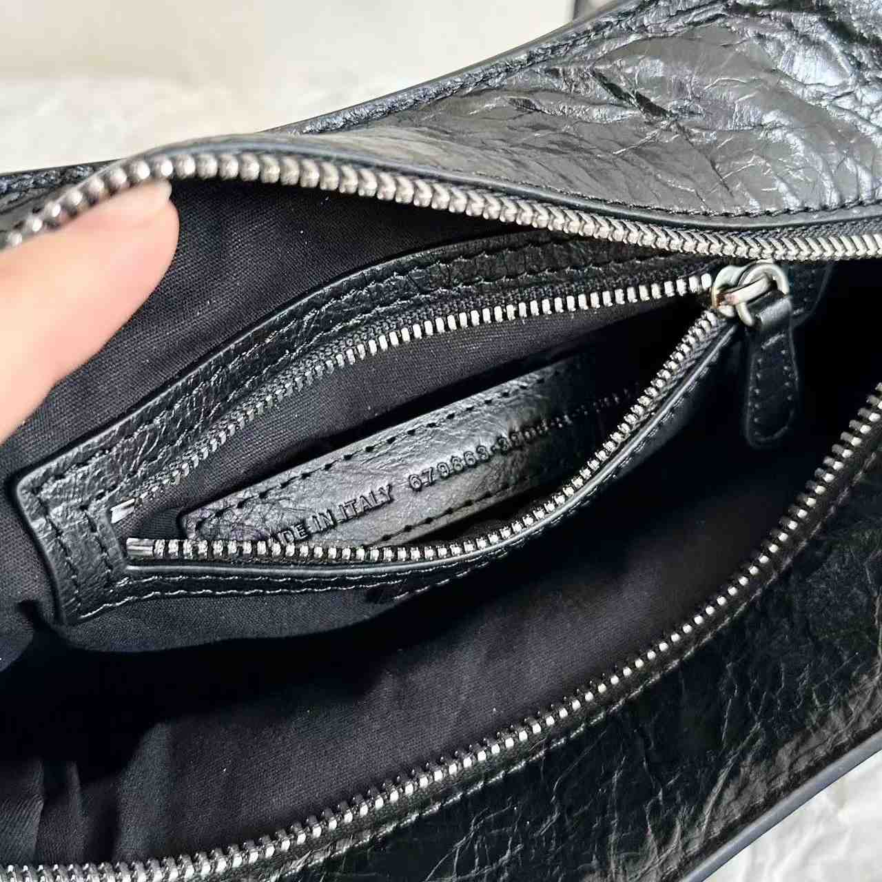 Balenciaga Neo Cagole City Handbag (26×17.8×11.4cm) - FashionPlug